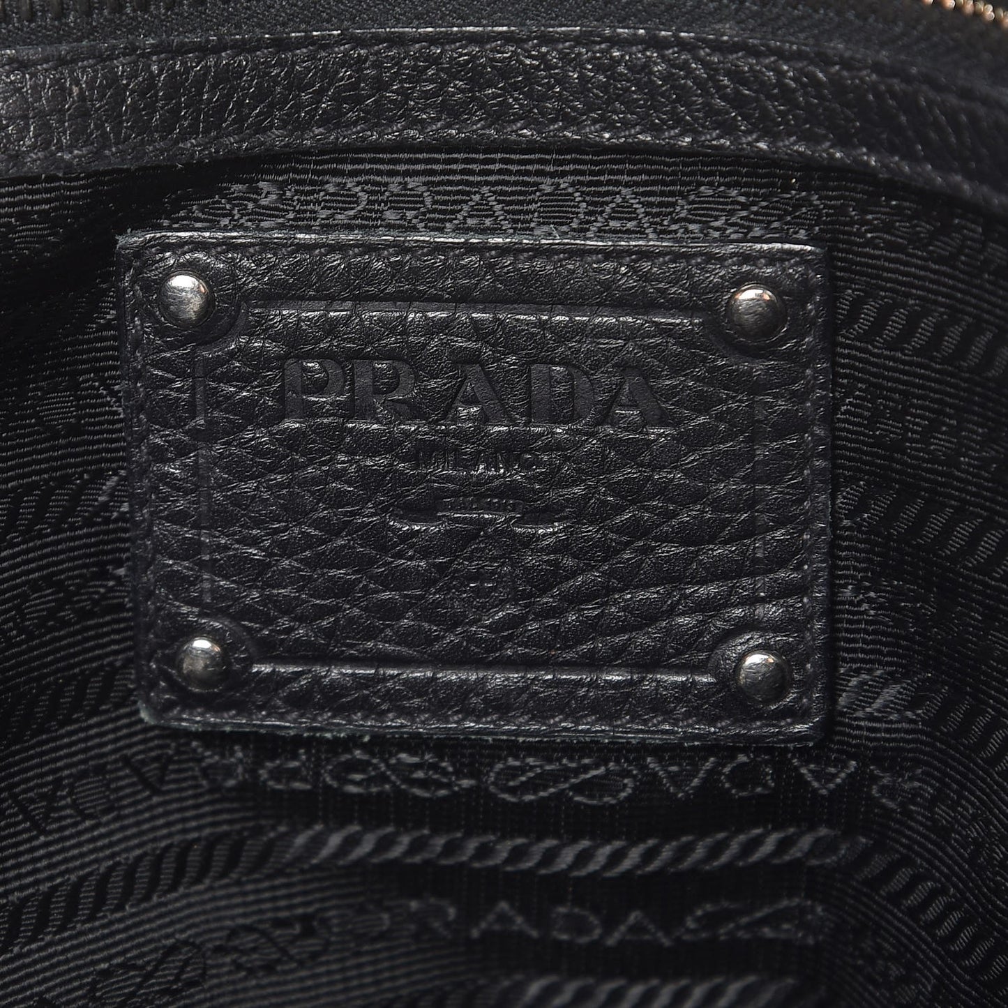 Vitello Daino Shoulder Bag Black
