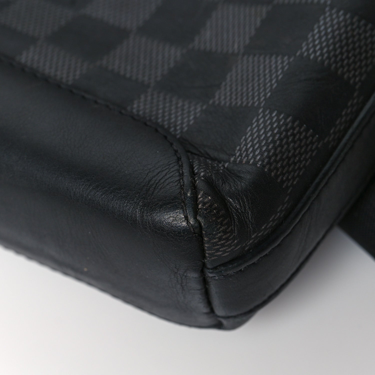 Louis Vuitton Damier Infini Discovery Messenger BB Onyx 11 of 11