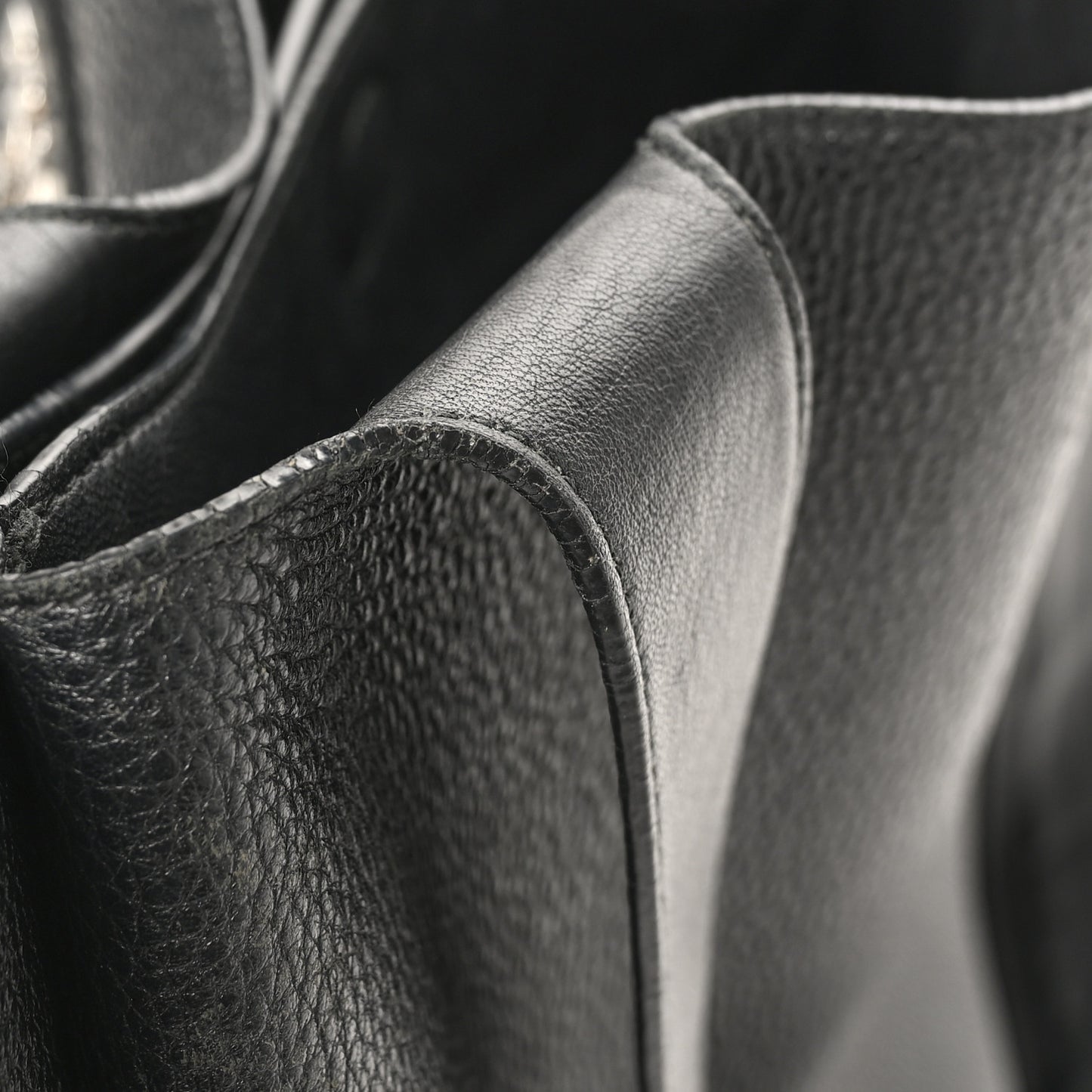 Vitello Daino Soft Large Dynamique Tote Black