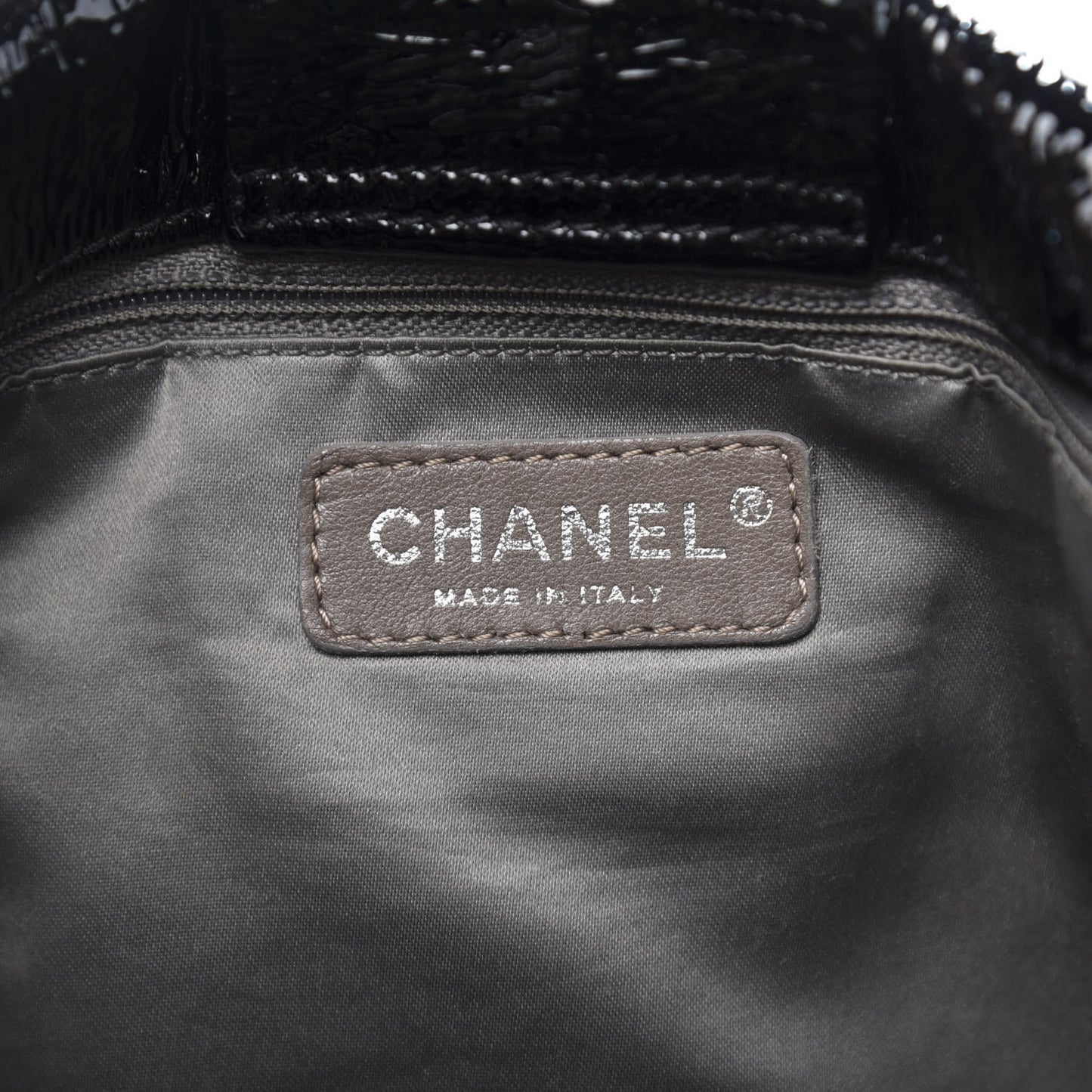 Crinkled Patent Modern Chain Flap Black