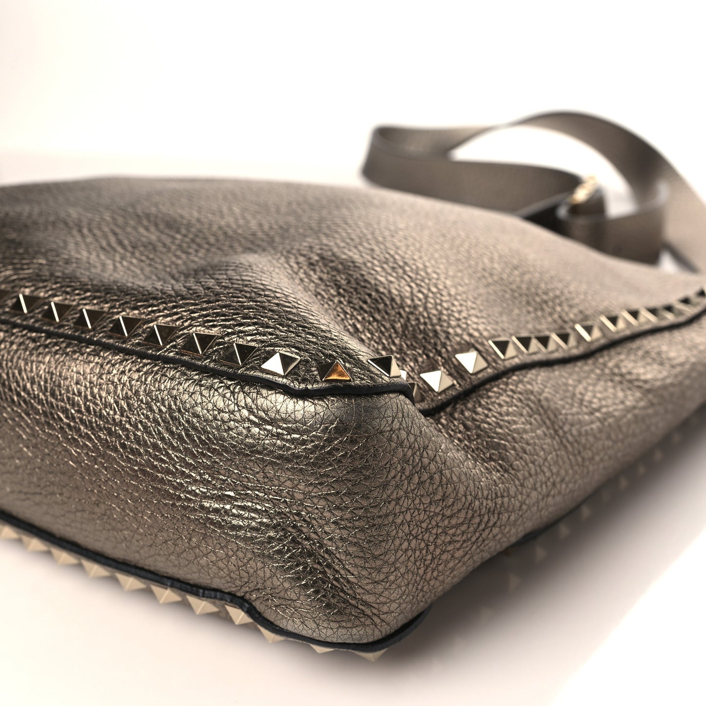 Metallic Pebbled Calfskin Large Rockstud Flip-Lock Messenger Bag Sasso