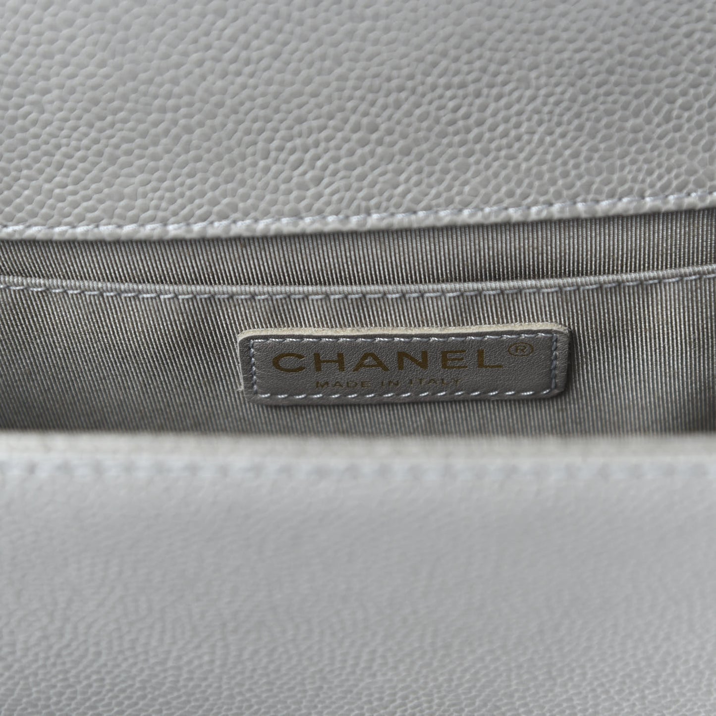 Caviar Quilted Medium Boy Flap Light Grey