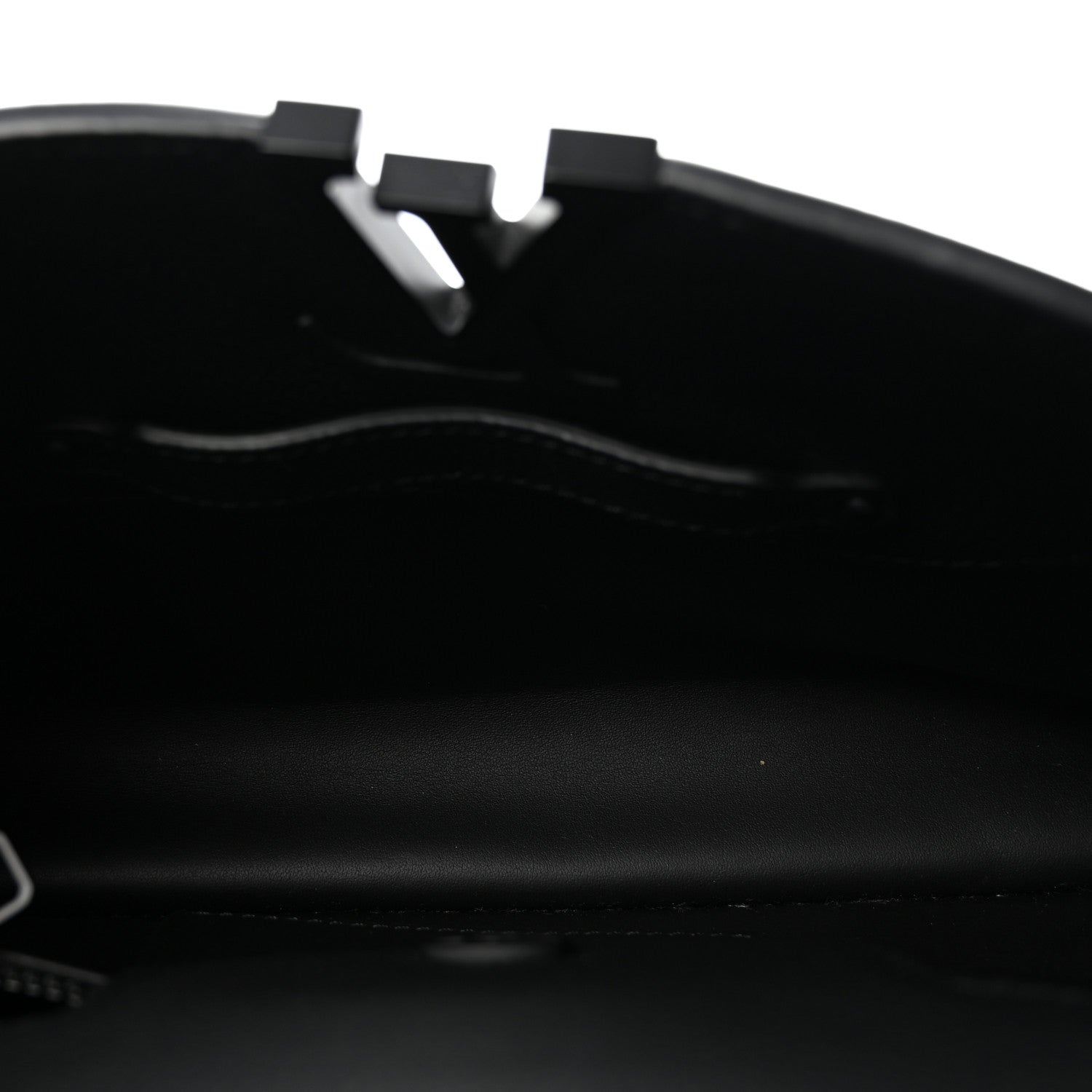 Louis Vuitton Taurillon Capucines East West MM Matte Black 5 of 9