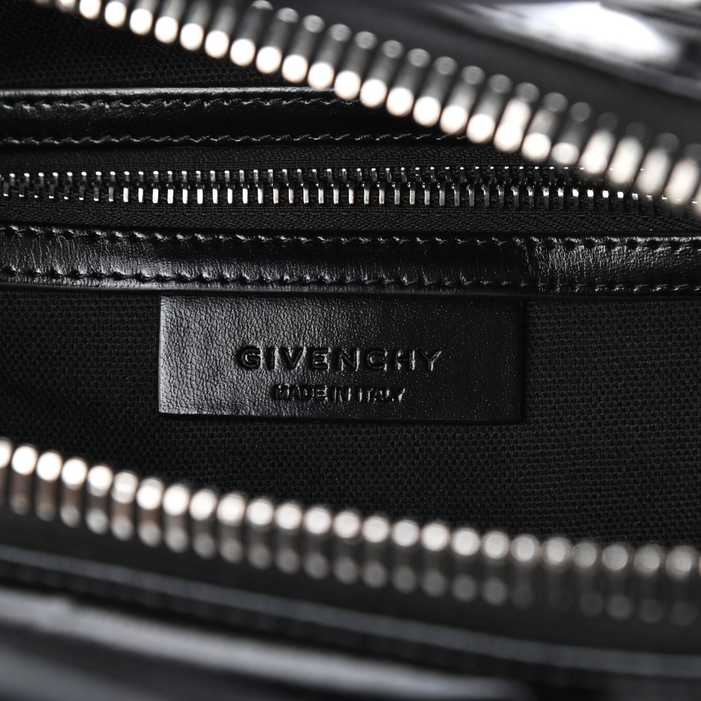 Shiny Lord Calfskin Small Antigona Black