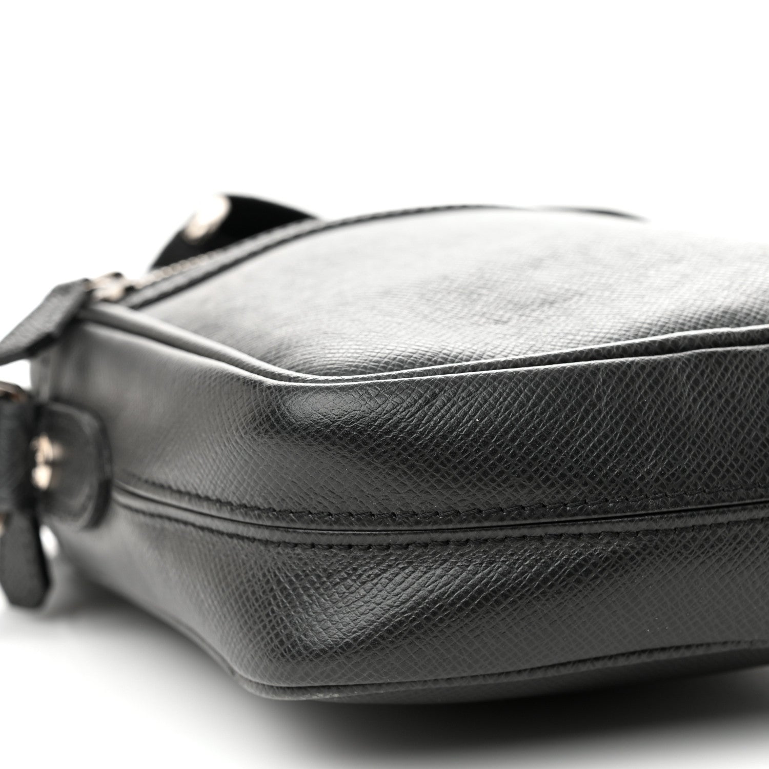 Louis Vuitton Taiga Dimitri Ardoise 8 of 10