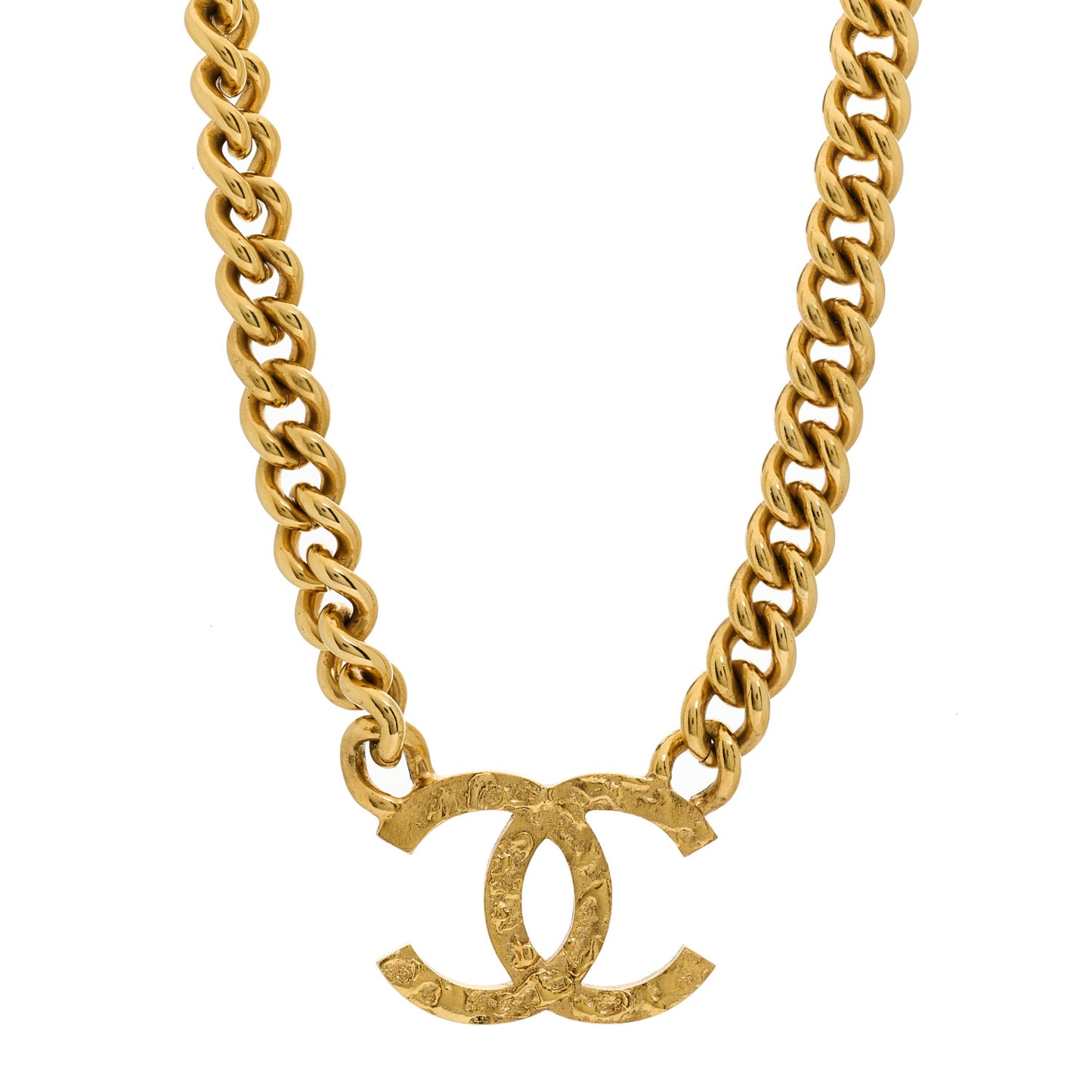 Metal Textured CC Short Chain Pendant Necklace Gold