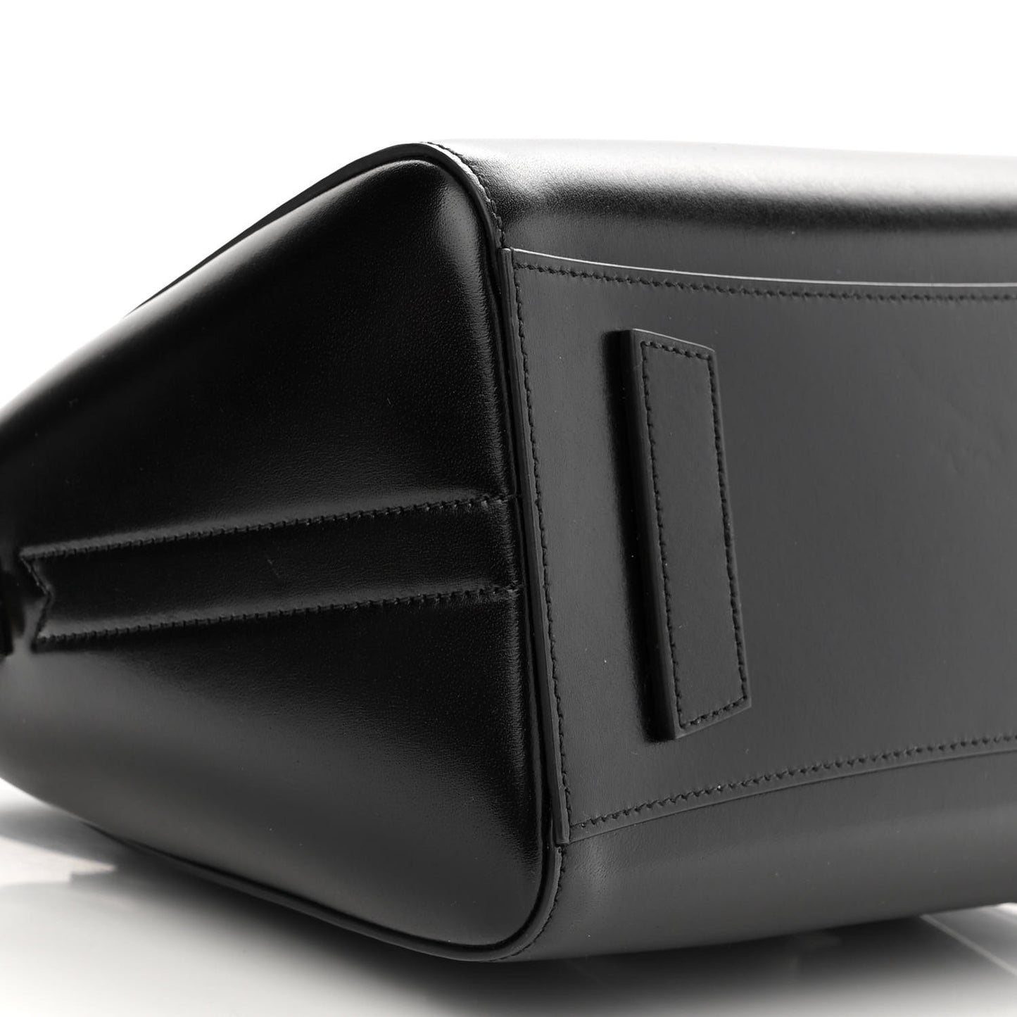 Box Calfskin Medium Lock Antigona Black