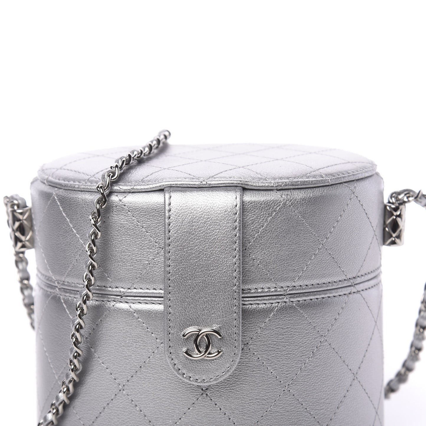 Metallic Lambskin Quilted Round Vanity Case With Chain Silver