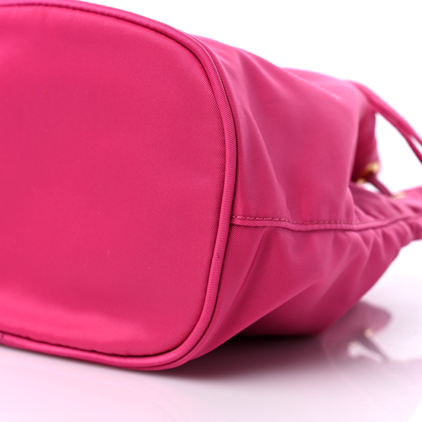 Saffiano Tessuto Nylon Vela Bucket Wristlet Ibisco