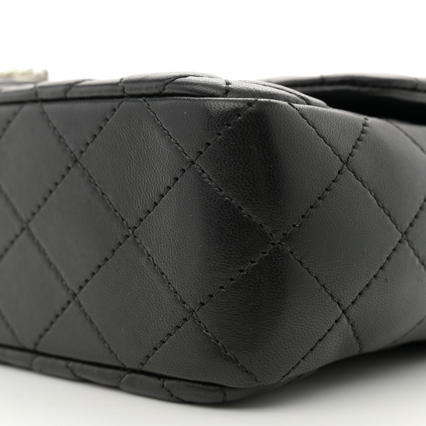 Lambskin Medium Westminster Pearl Flap Black
