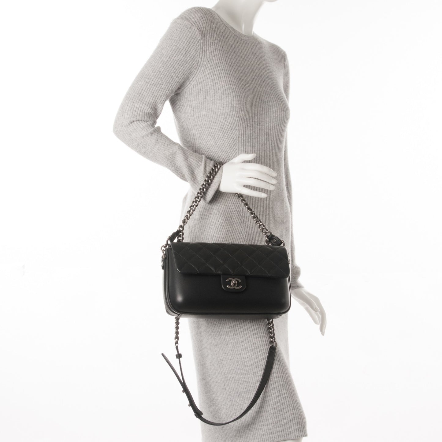 Calfskin Quilted Large Rock My Shoulder Flap Black