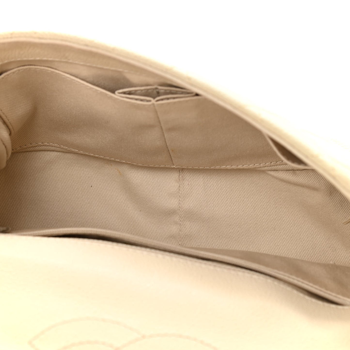 Caviar Quilted Medium Chic Quilt Flap White