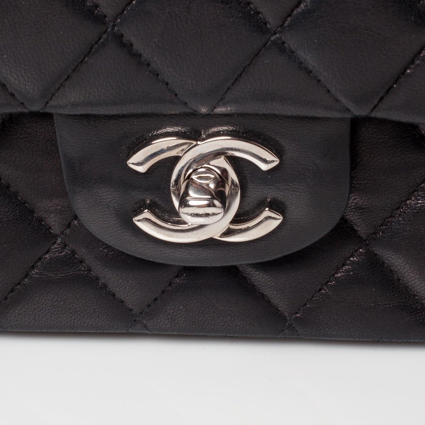 Lambskin Medium Double Flap Black