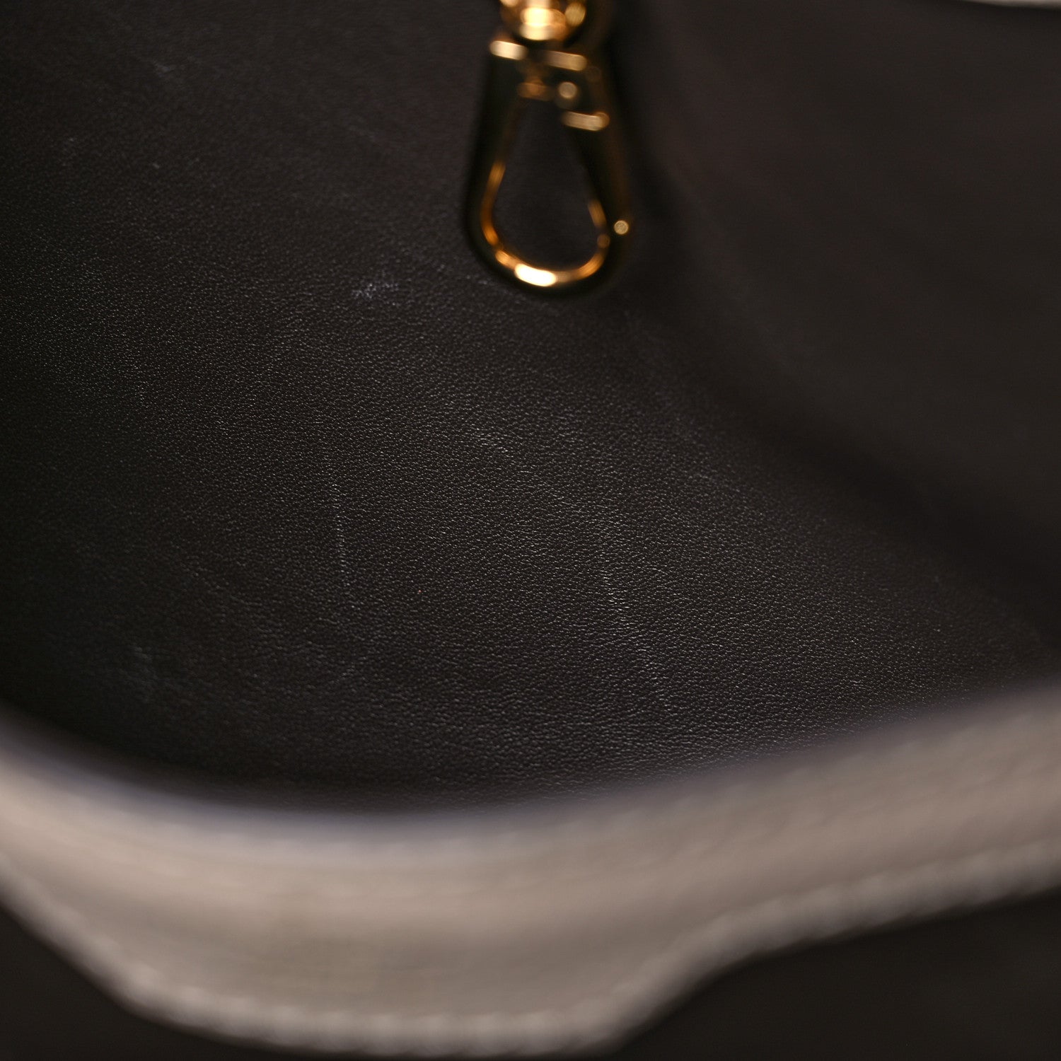 Louis Vuitton Taurillon Capucines PM Galet 11 of 17