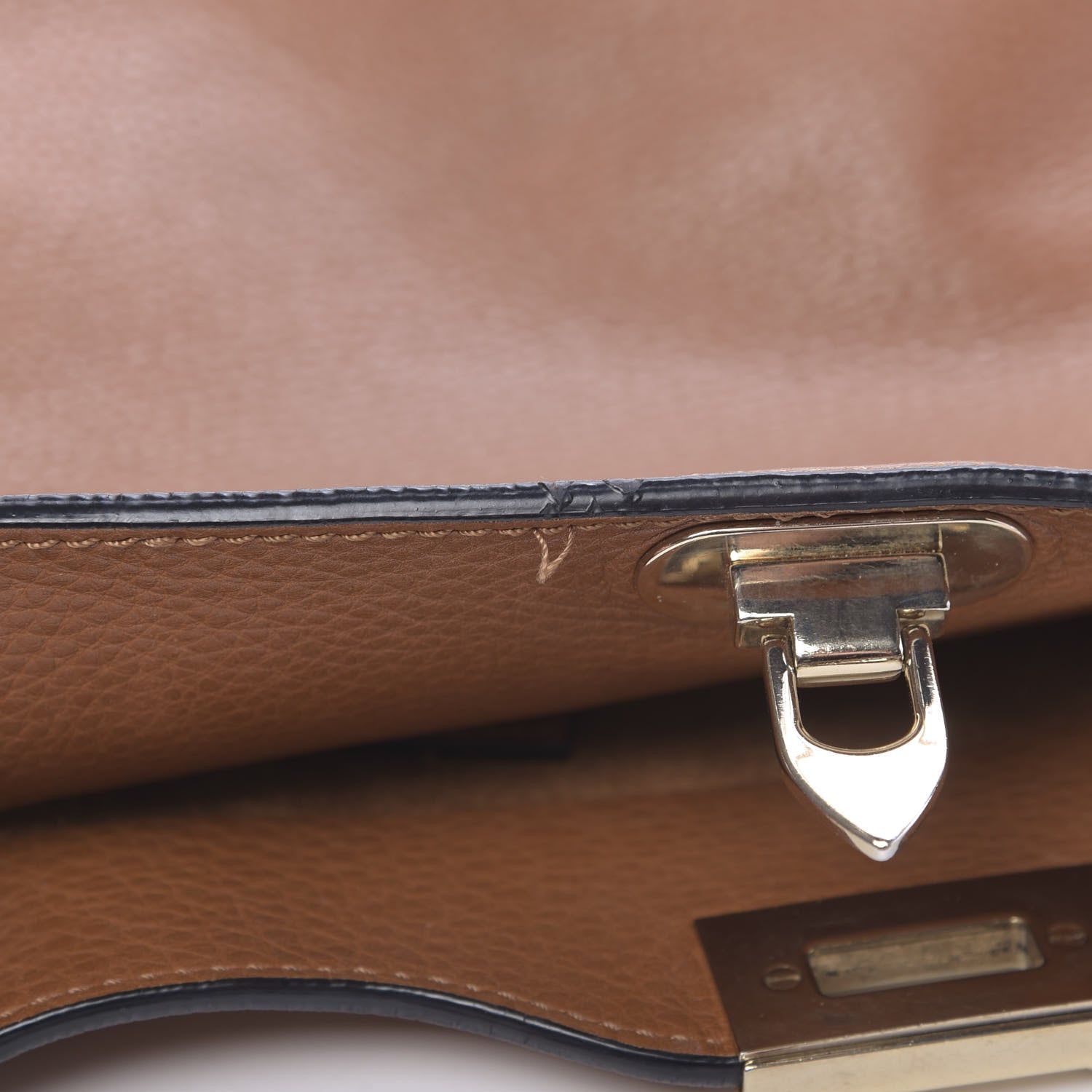 Valentino Garavani Pebbled Calfskin Small Rockstud Flip-Lock Messenger Bag Light Cuir 17 of 20