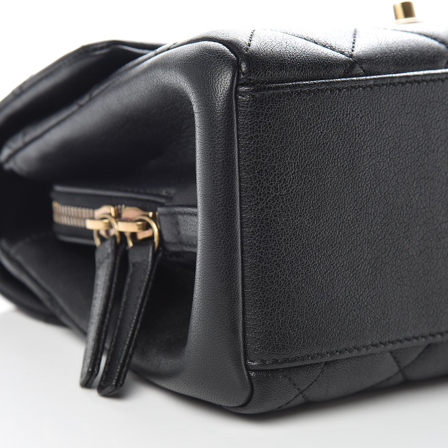Shiny Sheepskin Quilted Small Trapezio Flap Black