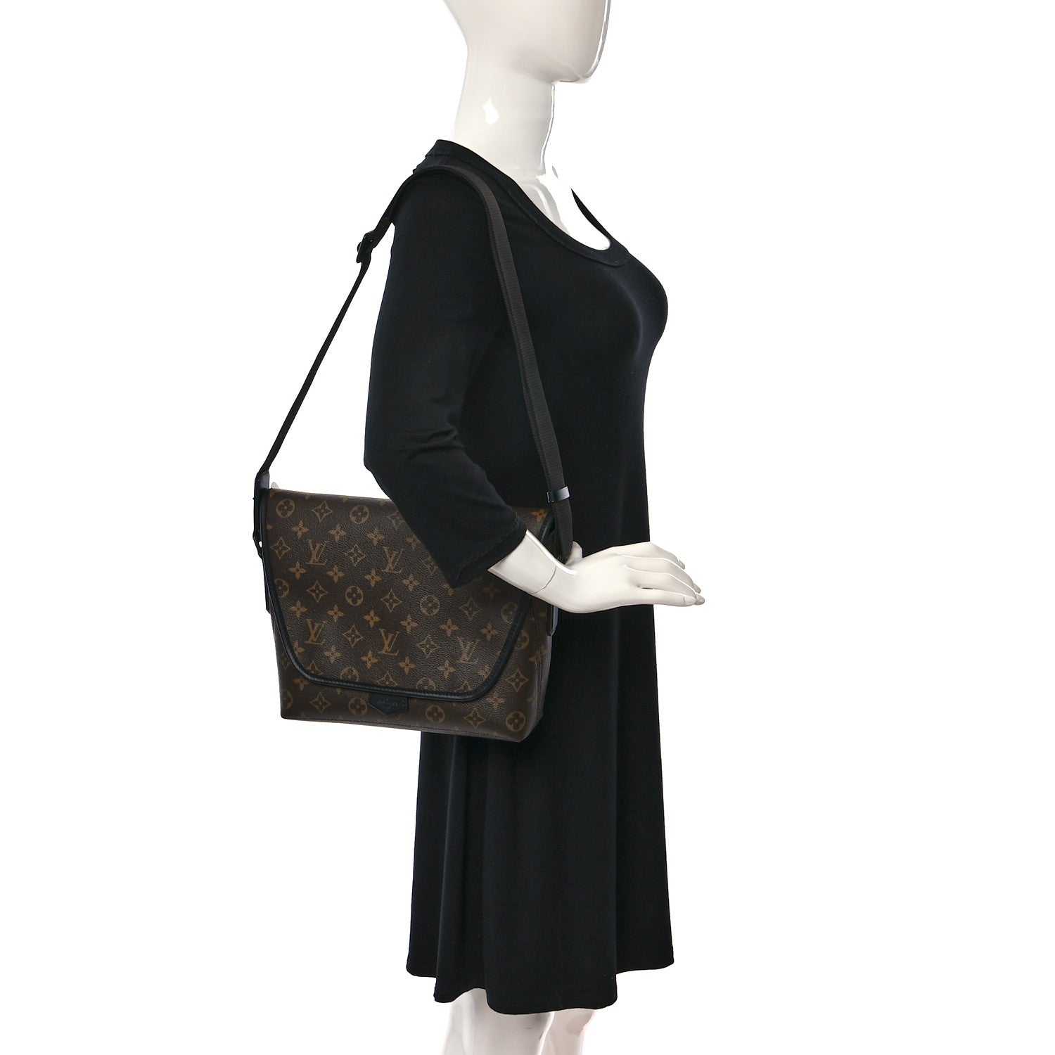 Louis Vuitton Monogram Macassar Magnetic Messenger 2 of 8