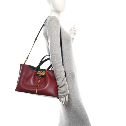 Valentino Garavani Grainy Calfskin Medium VLogo Escape Shopper Rubin 2 of 10
