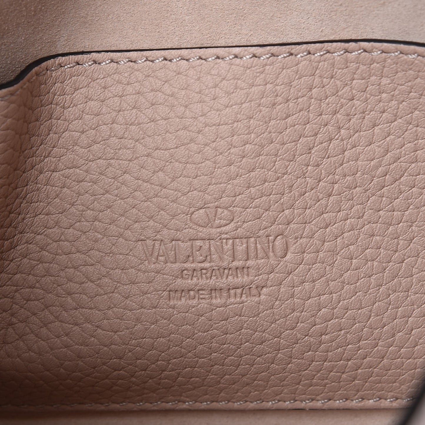 Pebbled Calfskin Medium Rockstud Flip Lock Crossbody Bag Poudre