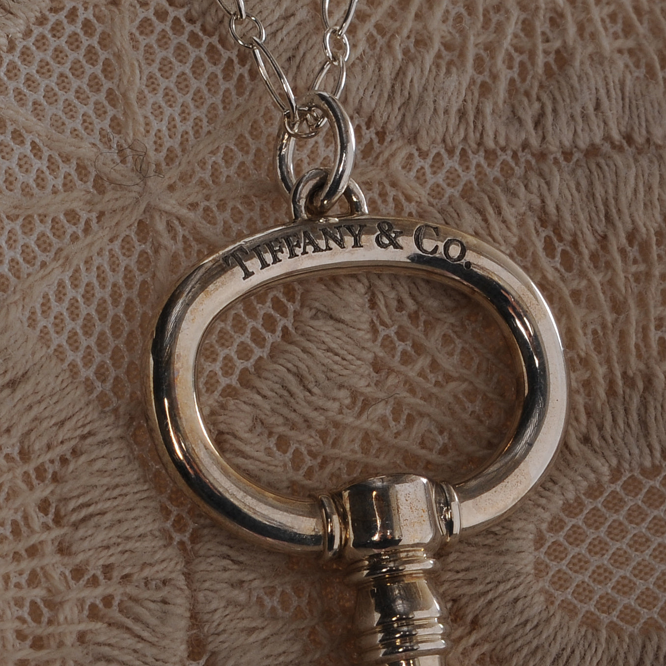 Sterling Silver Oval Key Pendant Link Necklace