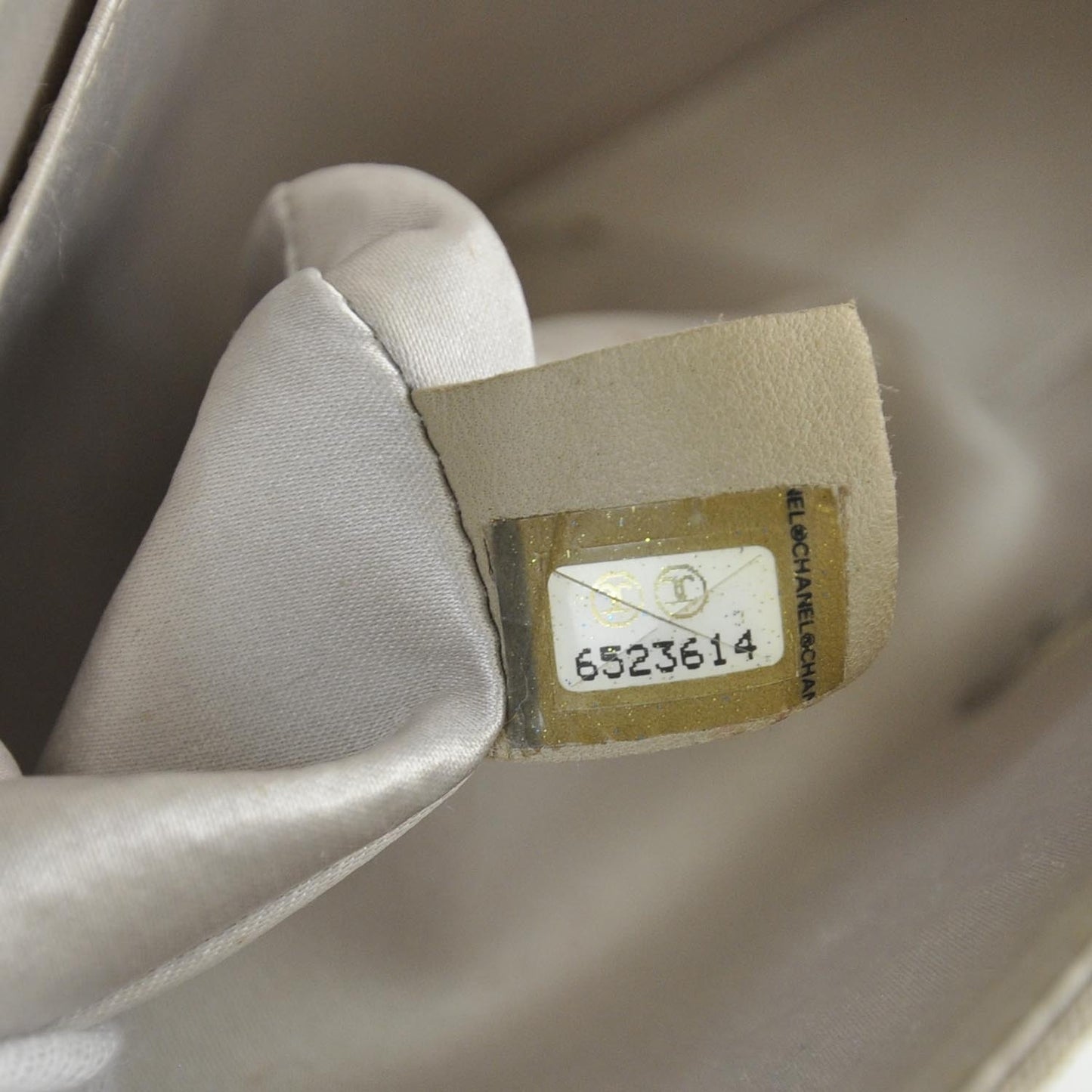 Nylon Travel Medium Flap Beige