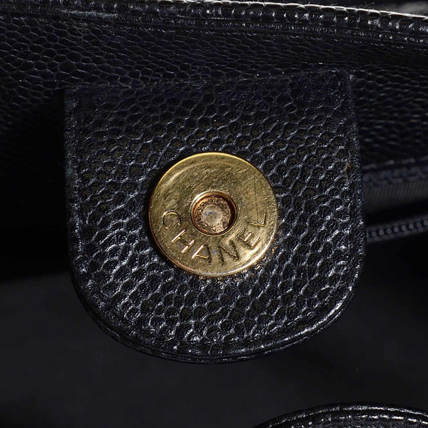 Caviar Quilted Petit Shopping Tote PST Black
