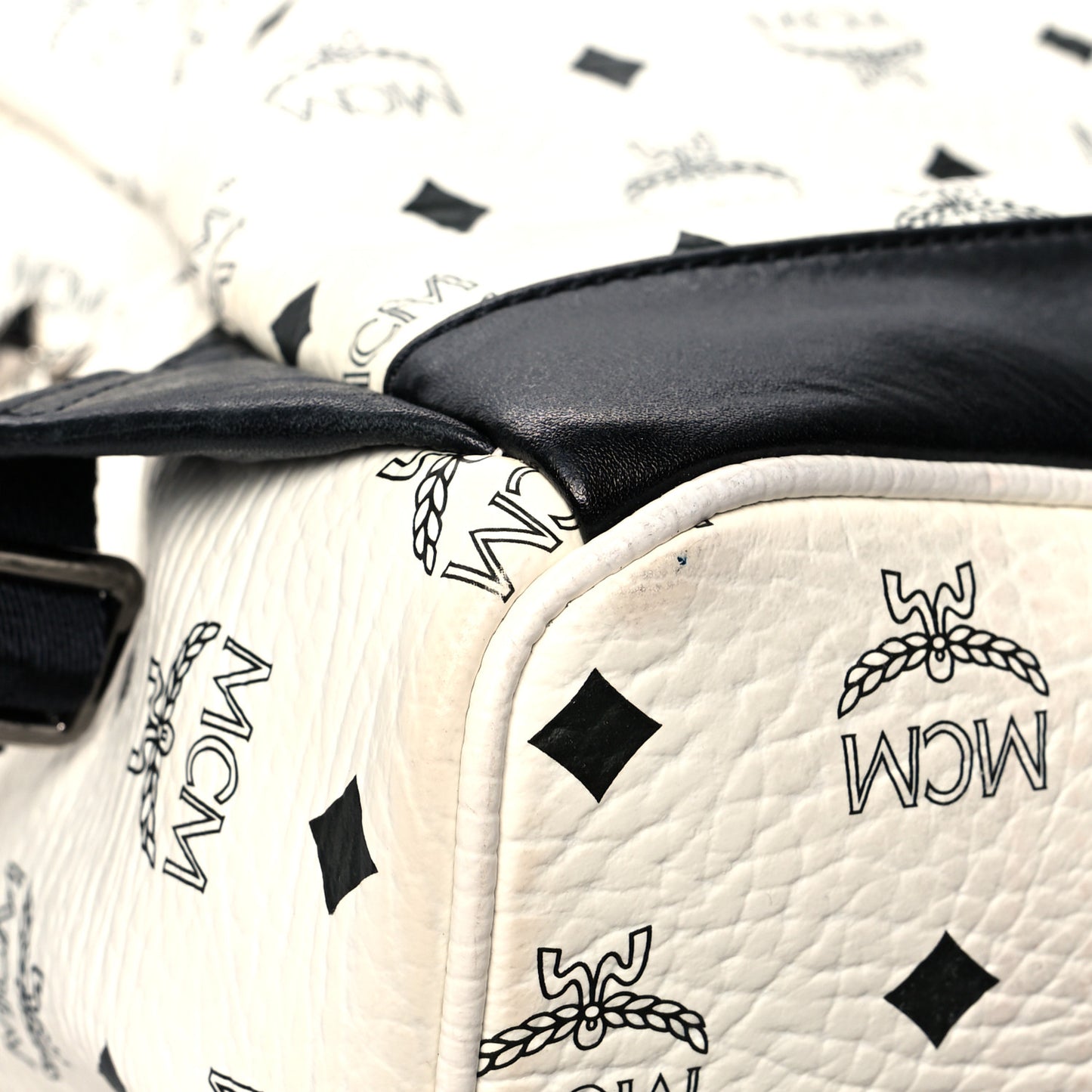 Visetos Crown Stud Medium Stark Backpack White