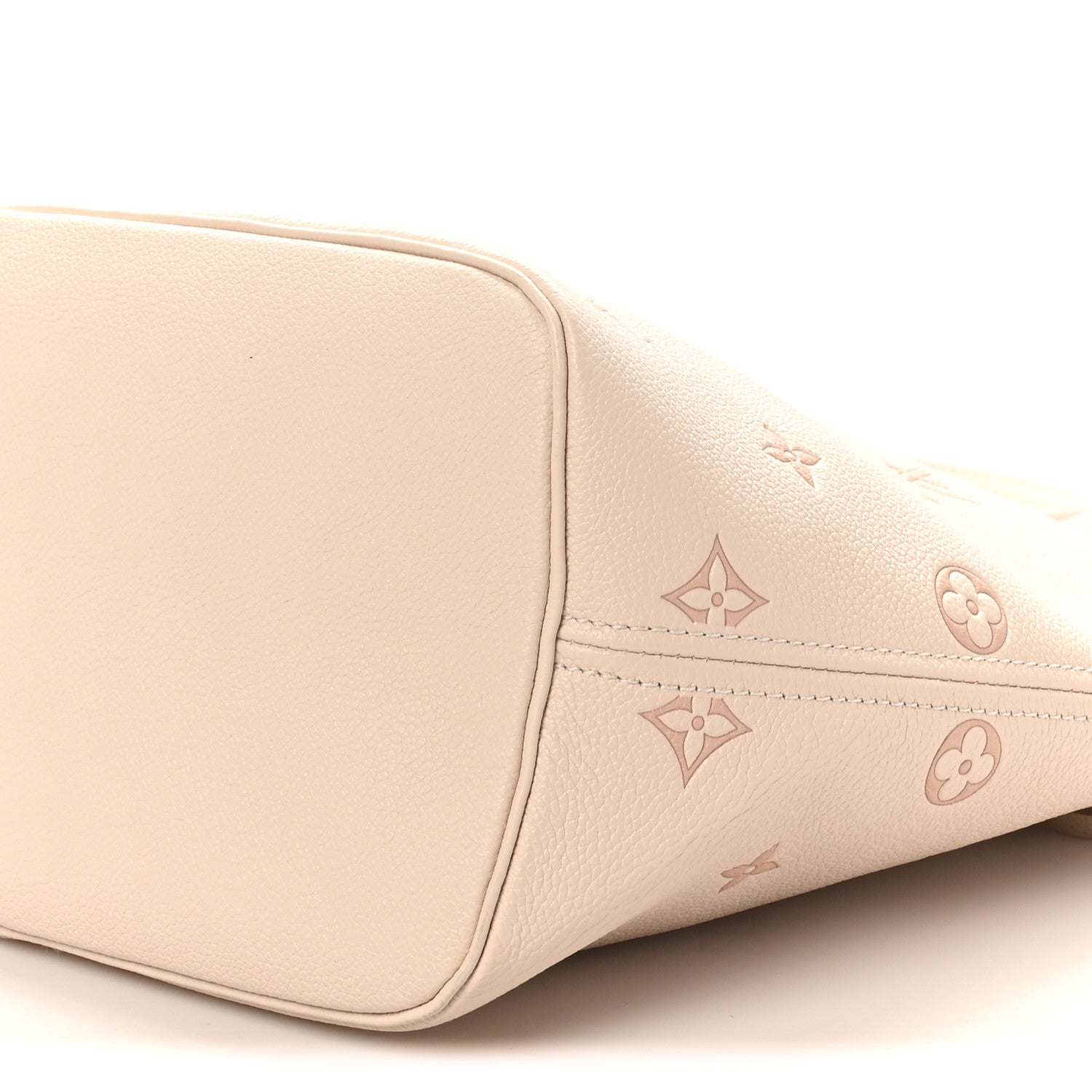 Louis Vuitton エンボス クッション クリーム色 LV Rush Xplorer Sneaker - Shoes | LOUIS VUITTON