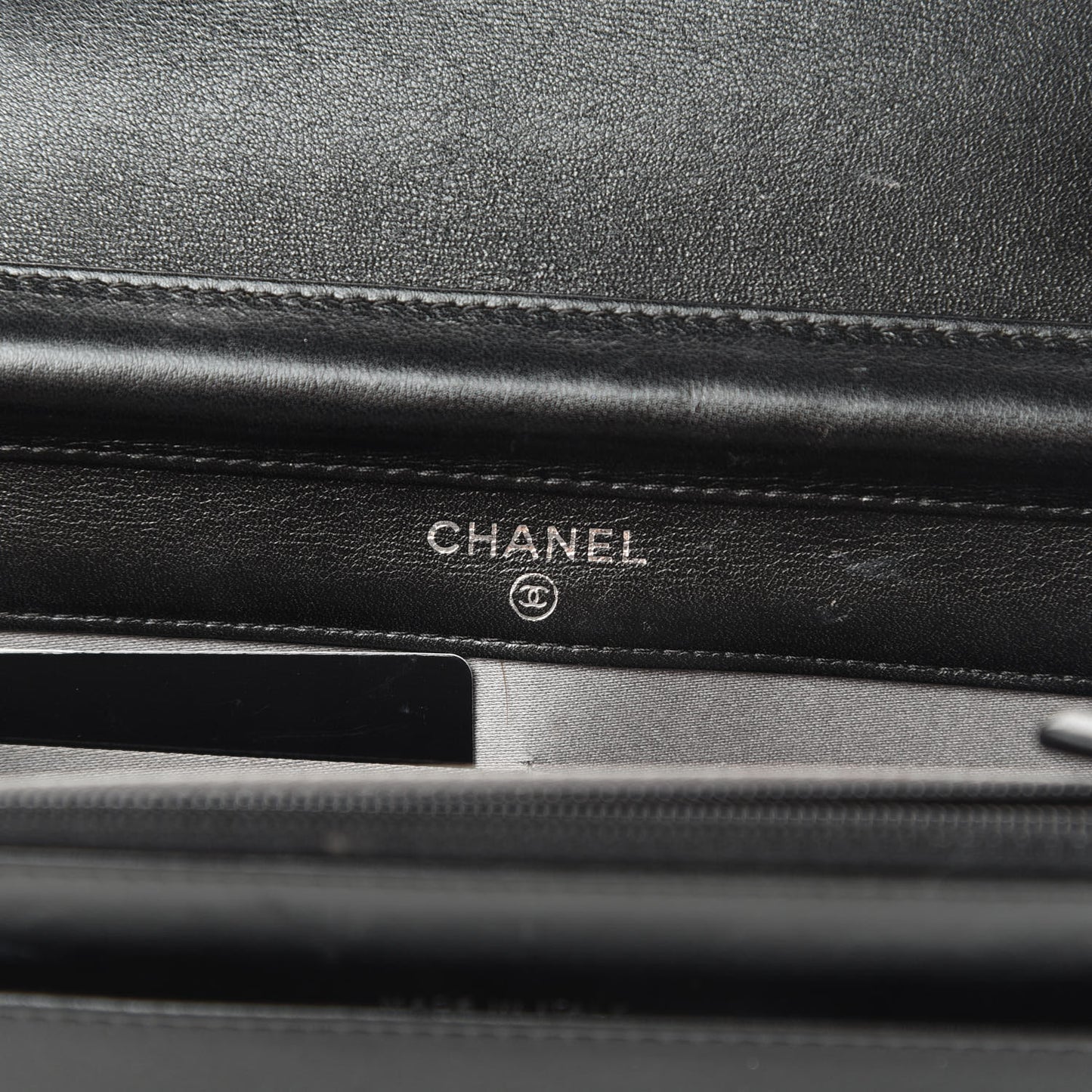 Lambskin Studded CC Wallet On Chain WOC Black