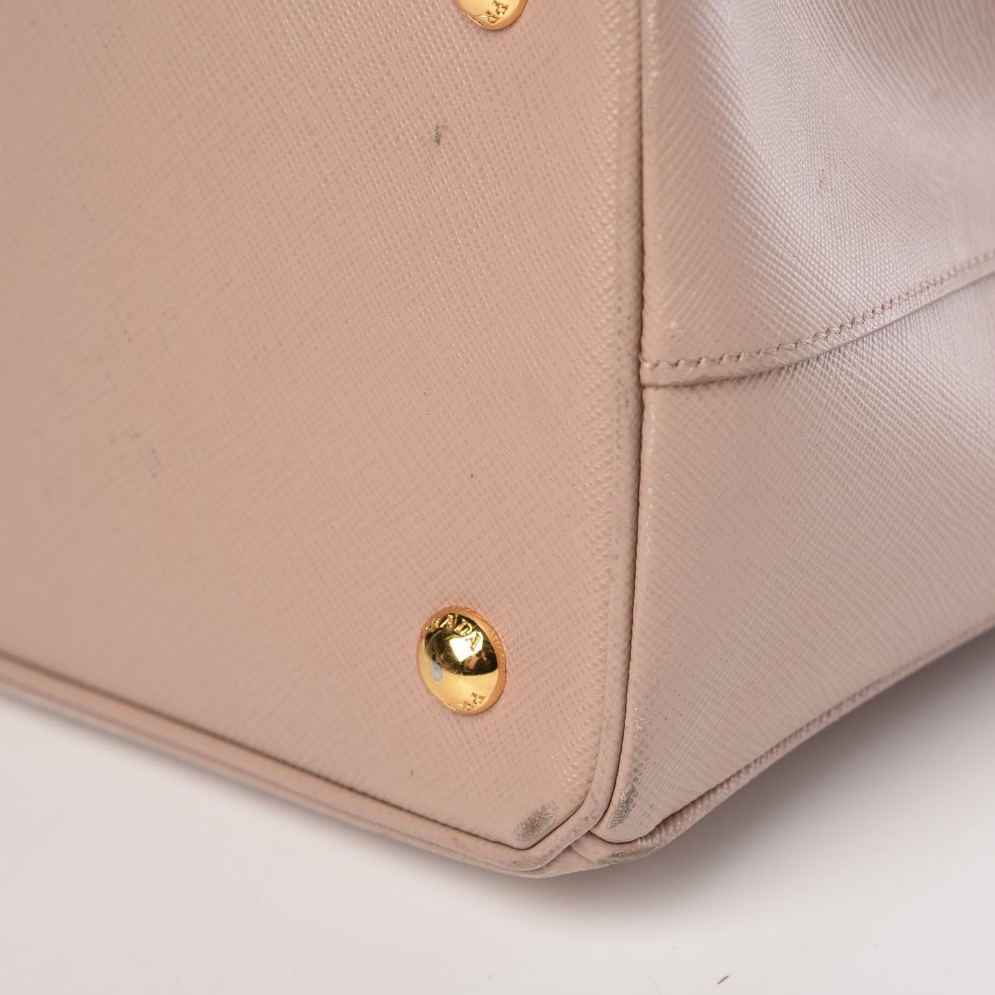 Saffiano Lux Medium Tote Cammeo
