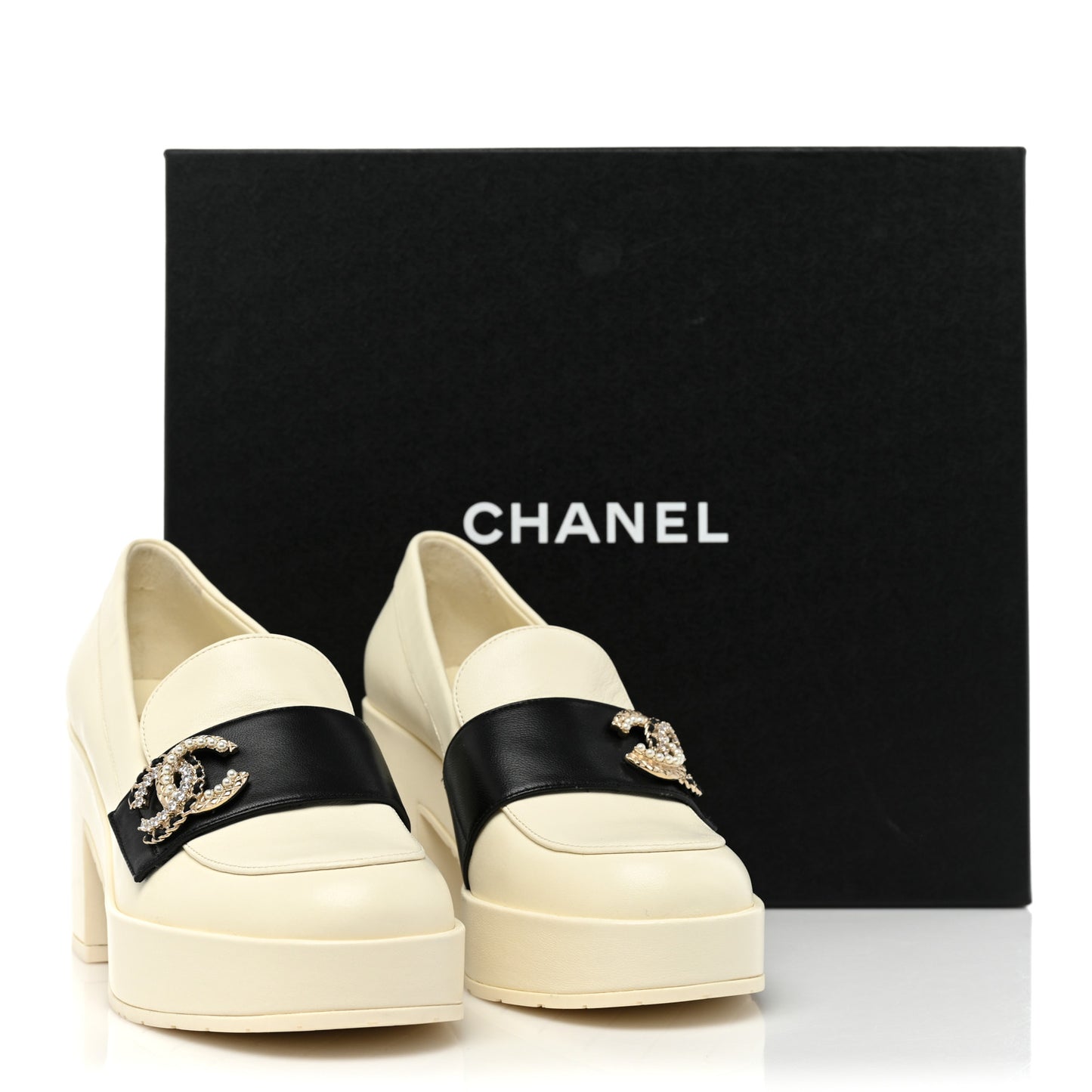 Lambskin Quilted CC Loafers 38 White Black