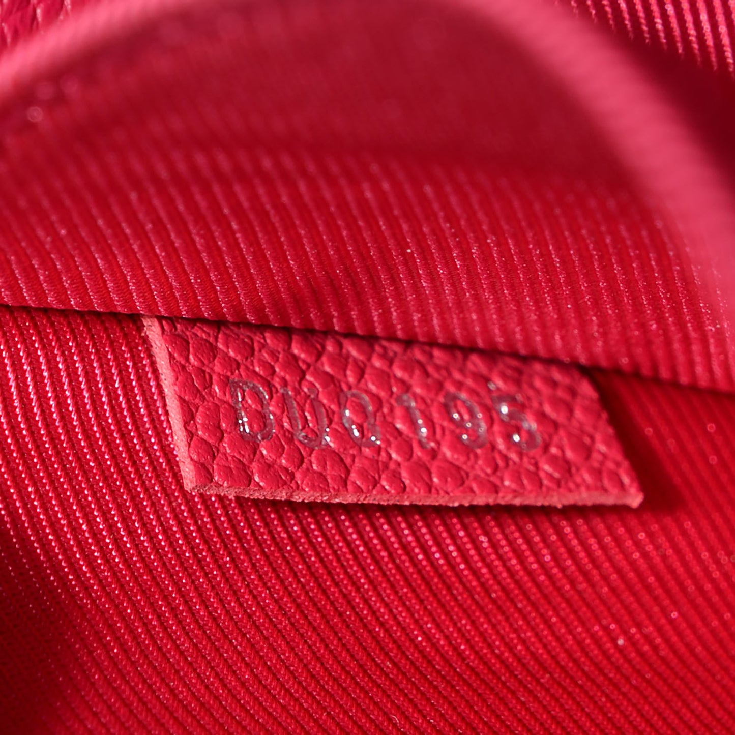 Soft Calfskin Lockme II Top Handle Dahlia