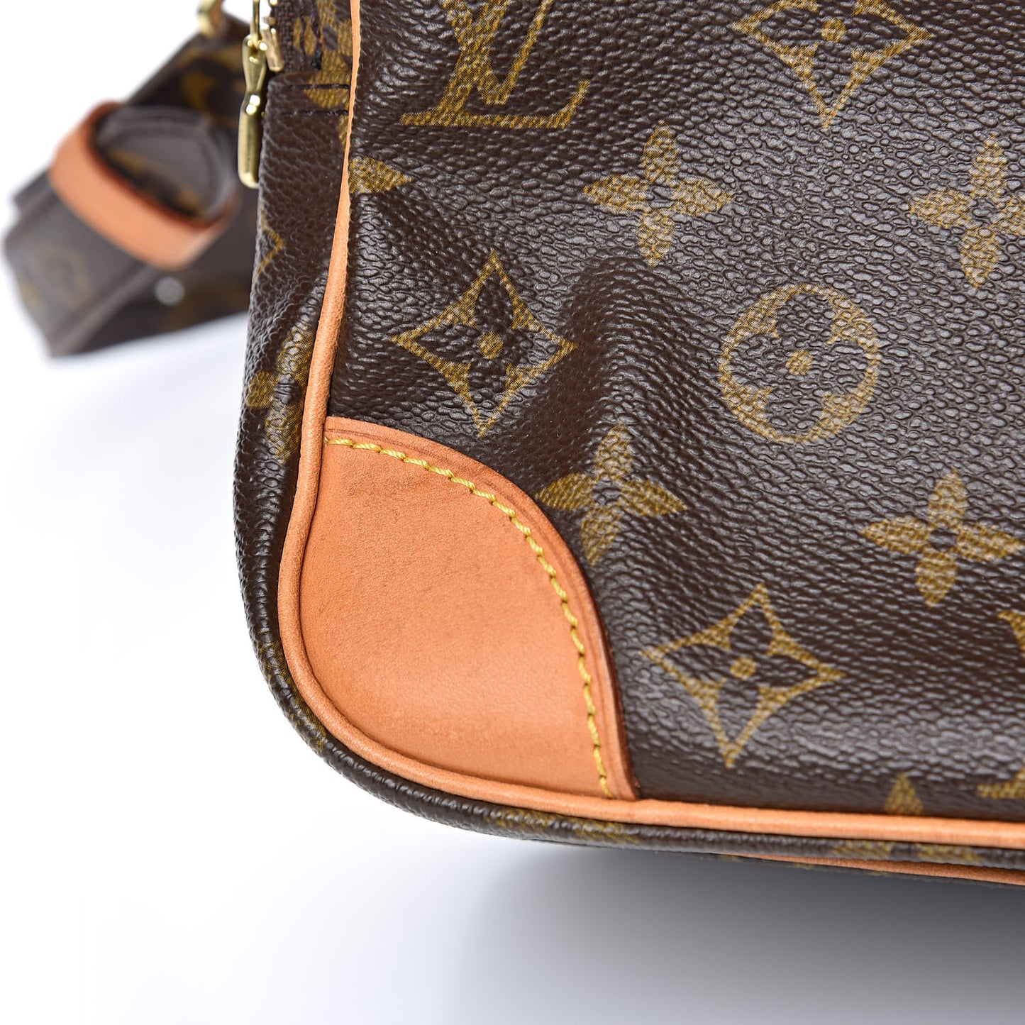 Monogram Nil 28