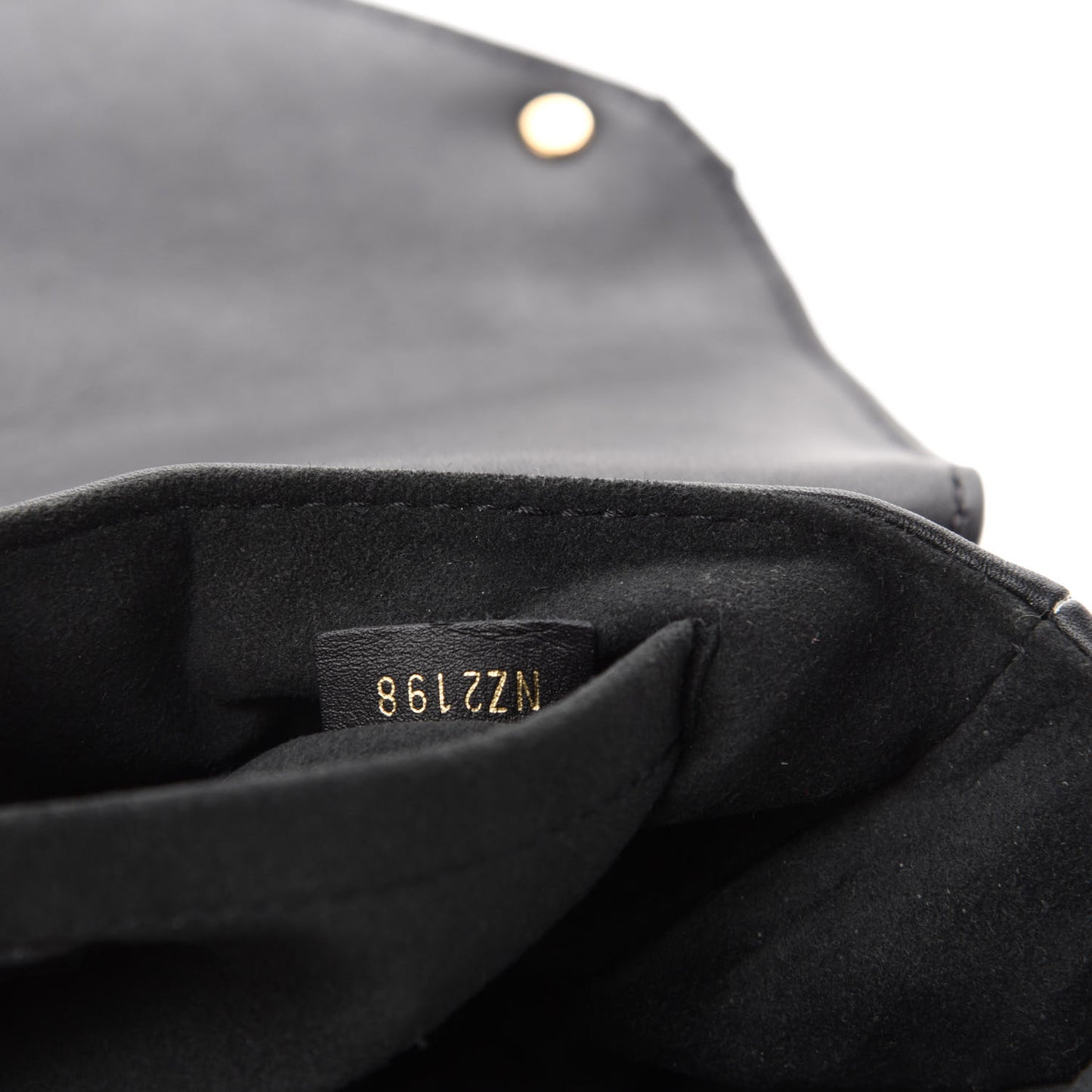 Calfskin Embroidered New Wave Chain MM Black