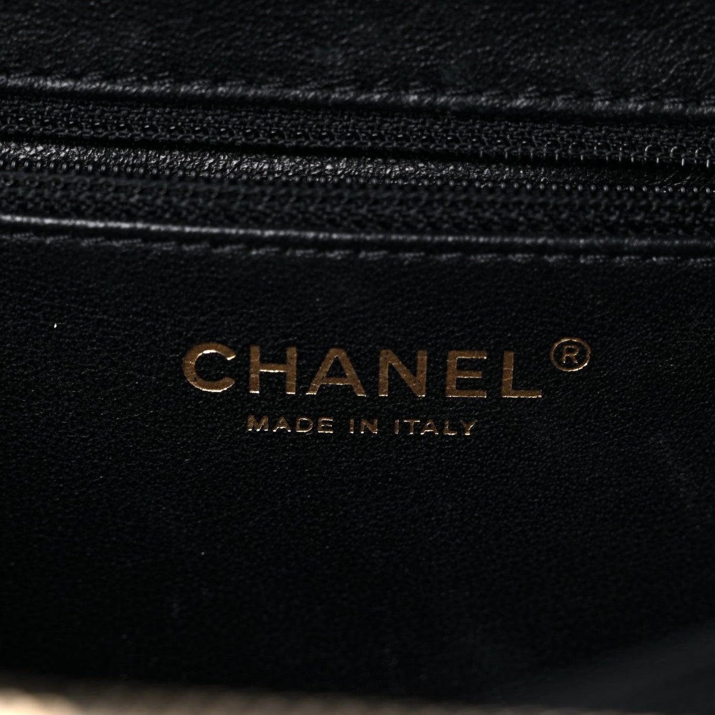 Caviar Quilted Medium CC Filigree Vanity Case White Black