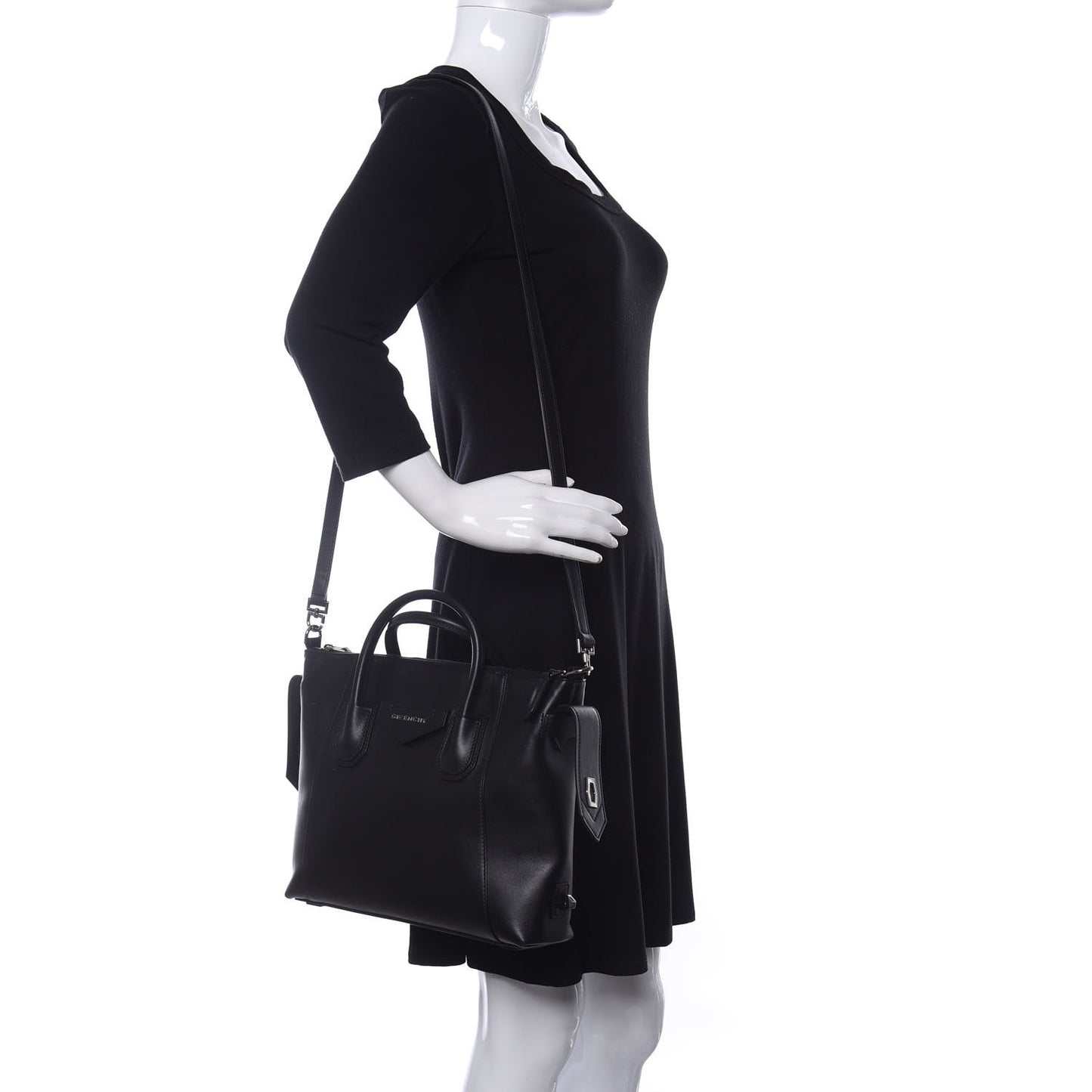 Smooth Calfskin Small Soft Antigona Black