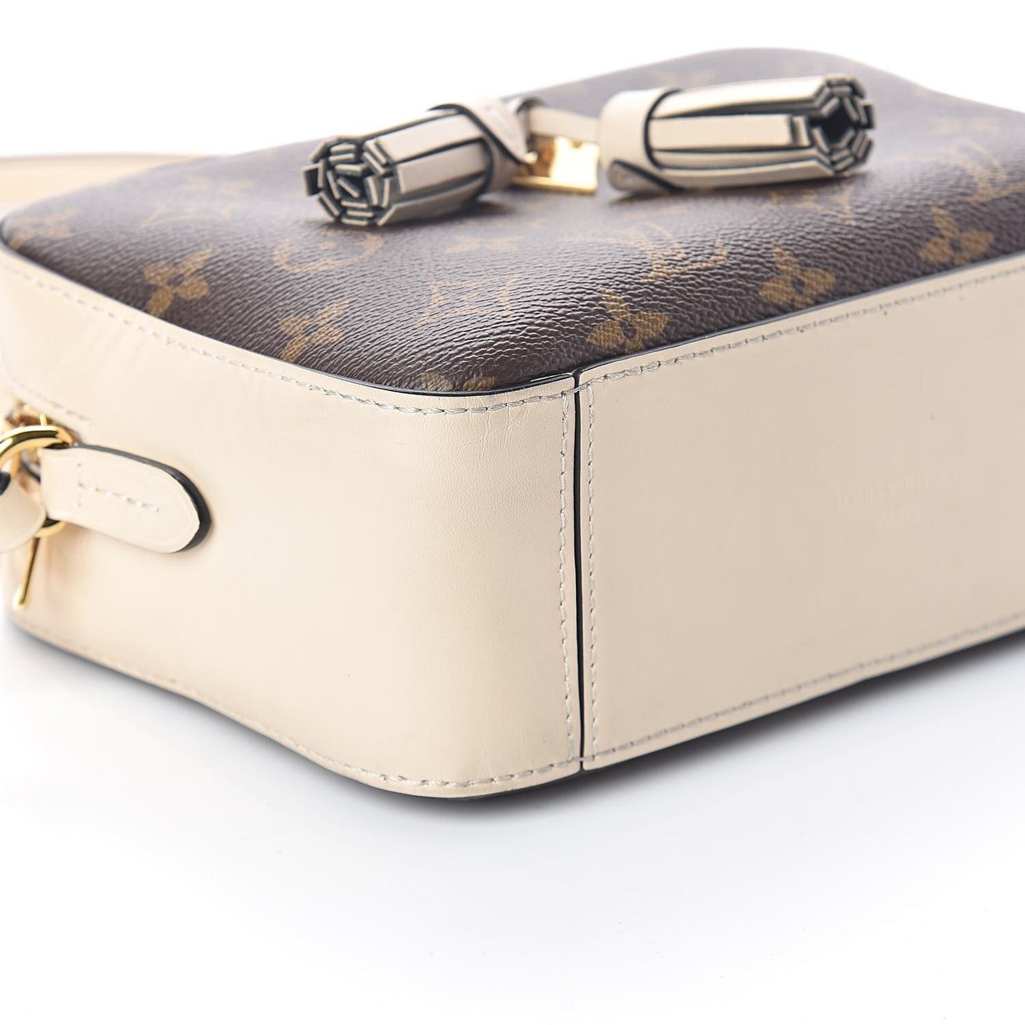 Monogram Saintonge Creme