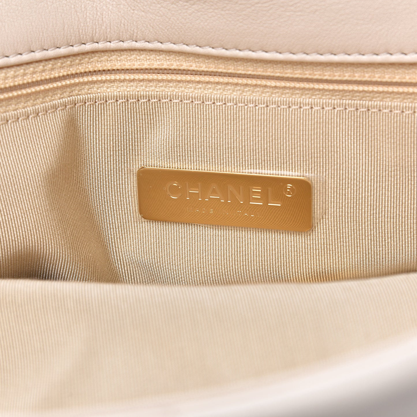Lambskin Quilted Maxi 19 Flap Ivory