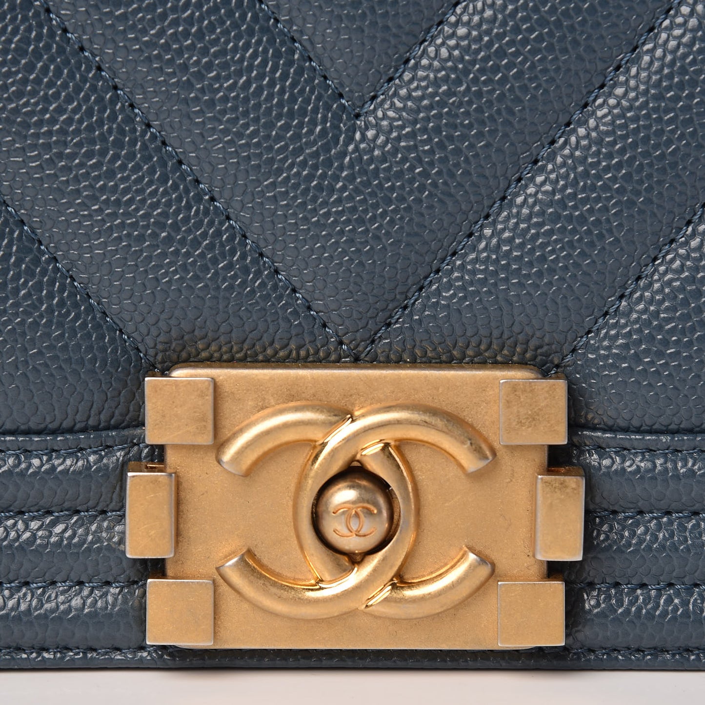 Caviar Chevron Quilted New Medium Boy Flap Blue