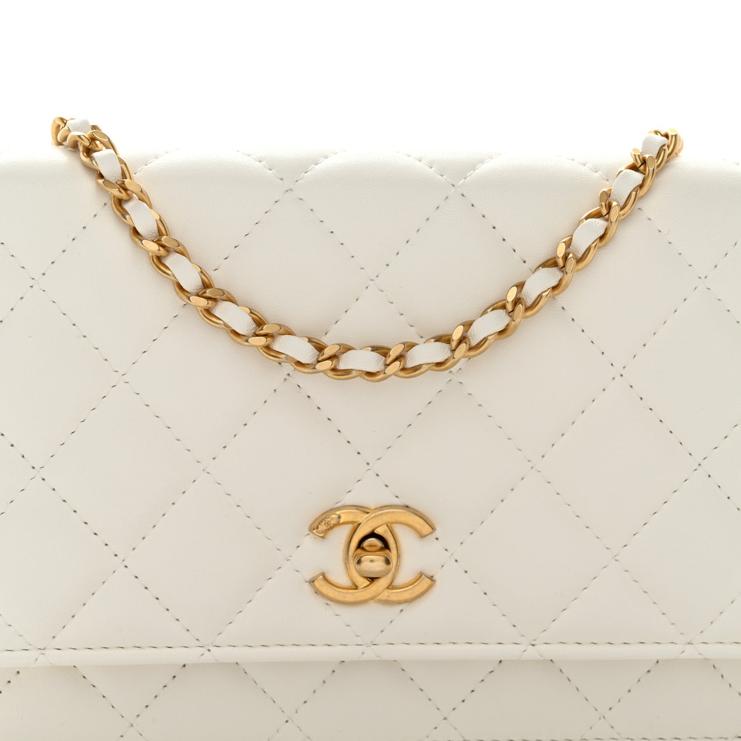 Lambskin Quilted CC Pearl Crush Wallet on Chain WOC White