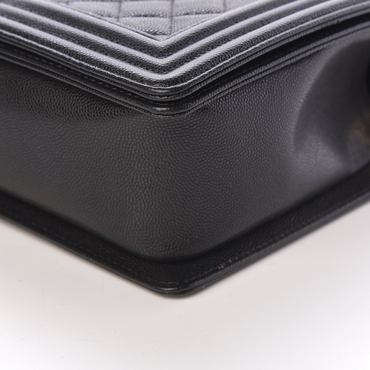 Caviar Quilted New Medium Boy Flap Black