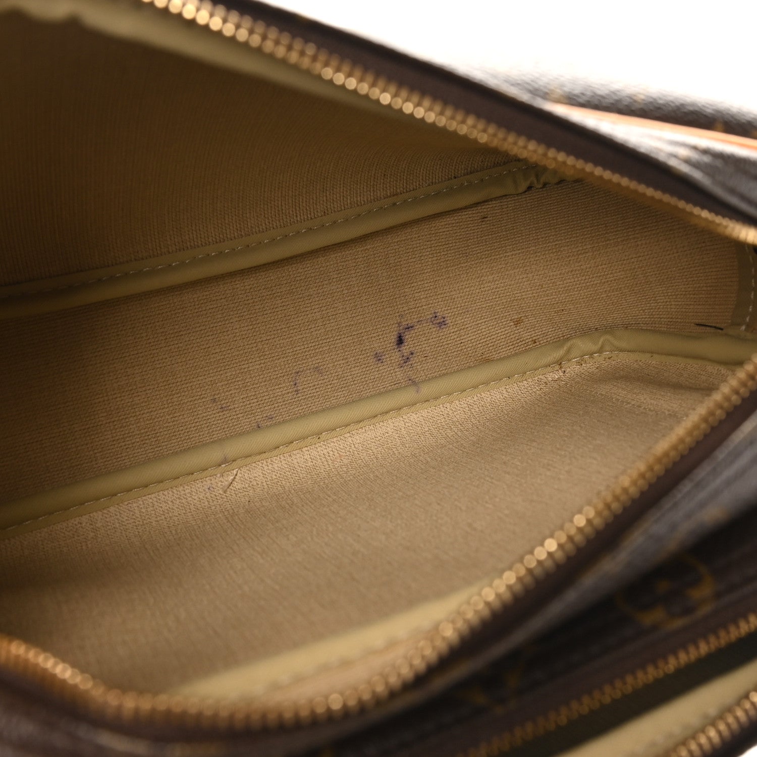 Louis Vuitton Monogram Reporter PM 6 of 10