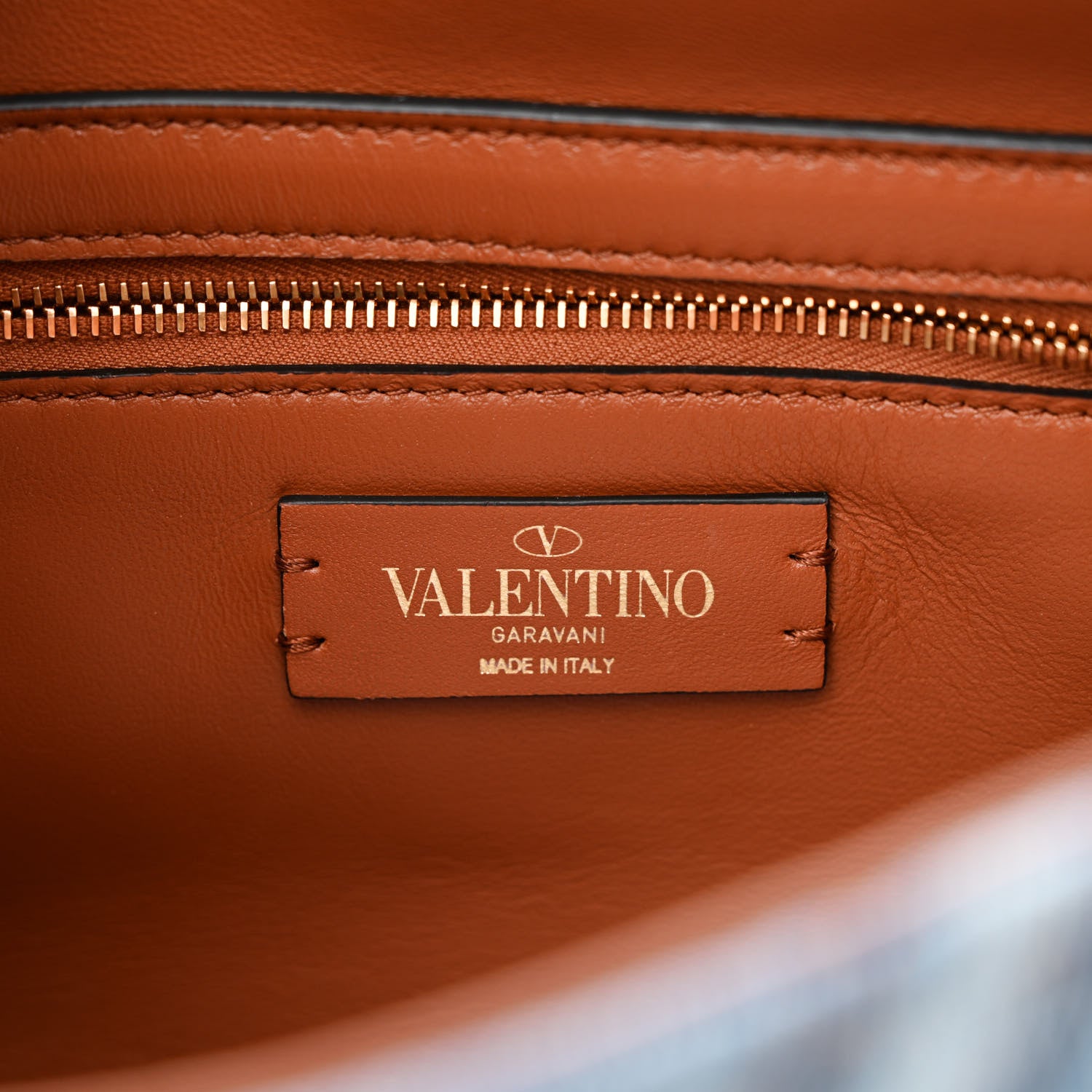 Valentino Garavani Denim Large Roman Stud Shoulder Bag Light Denim Selleria 6 of 9