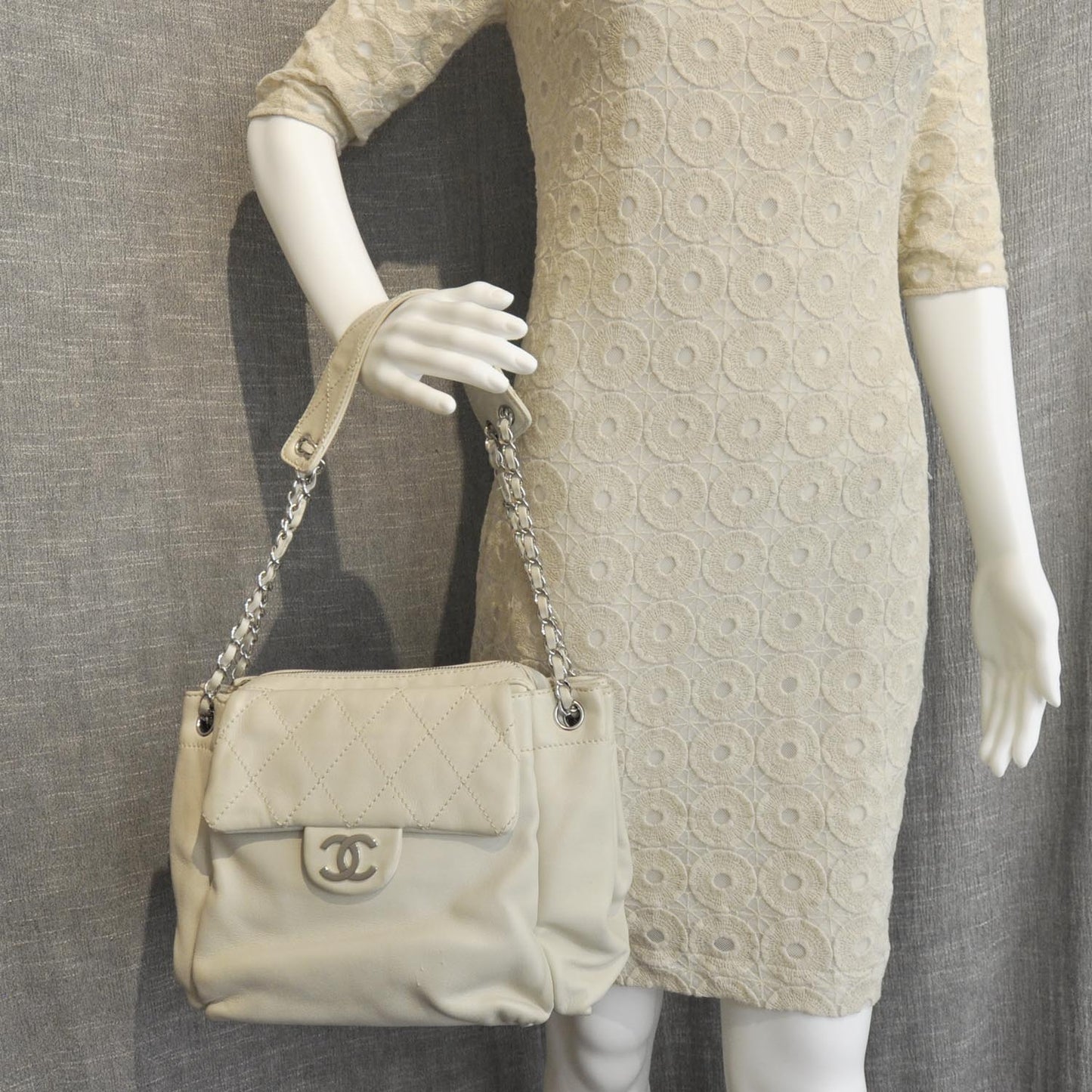 Lambskin Quilted Shoulder Flap Bag Ivory