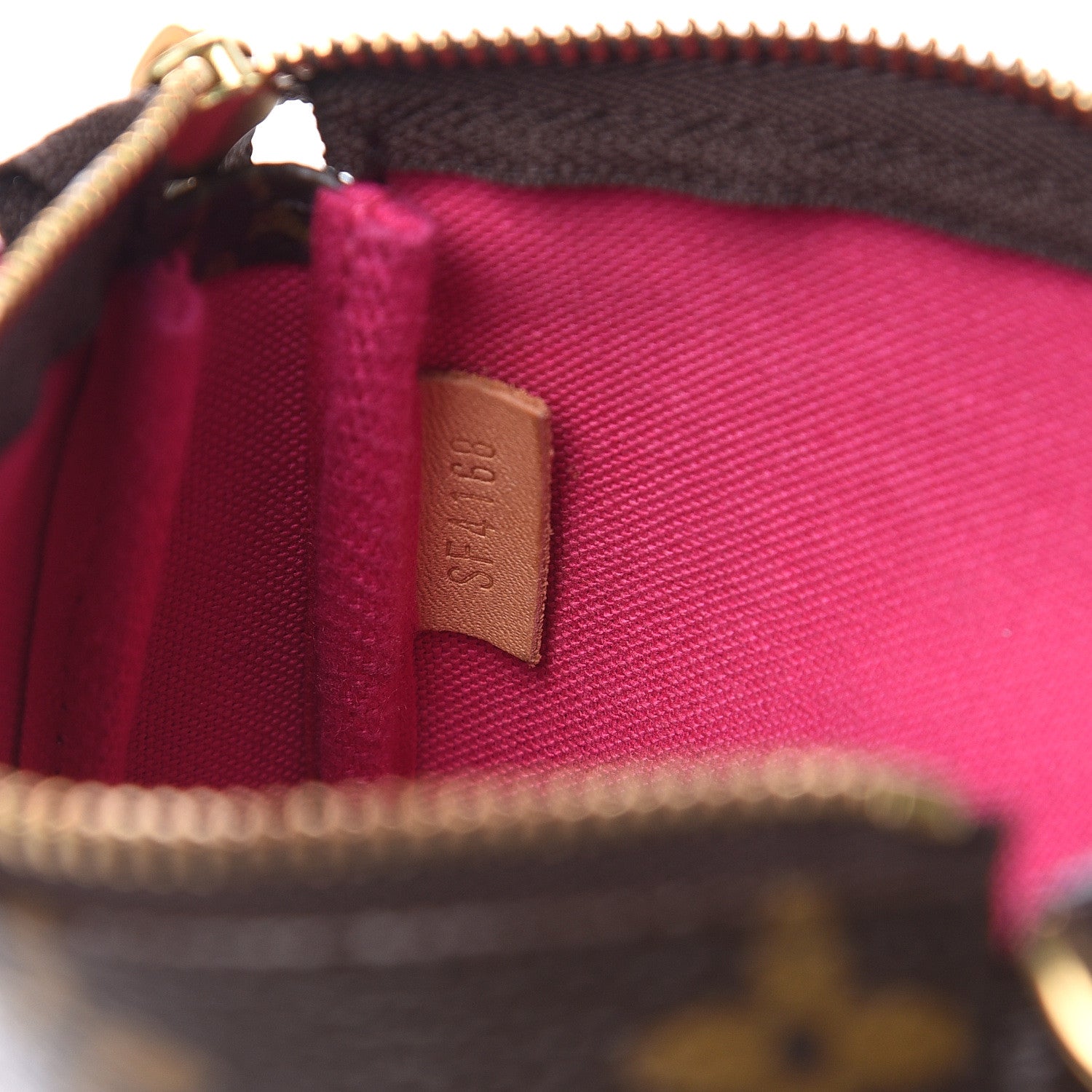 Louis Vuitton Monogram 2018 Christmas Animation Mini Bears Pochette Accessories 6 of 8