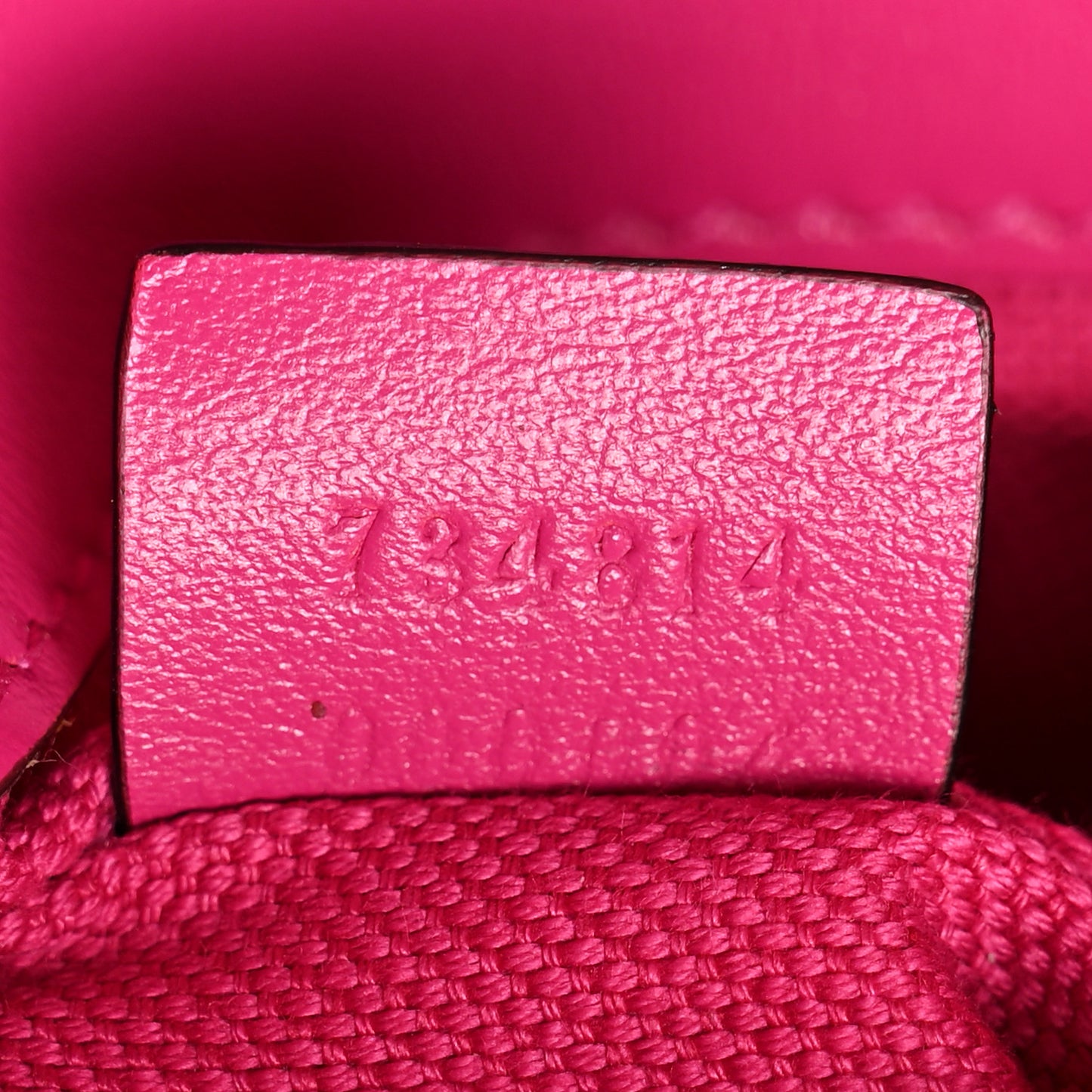 Calfskin Matelasse Monochrome GG Marmont Crossbody Shoulder Bag Classic Fuxia