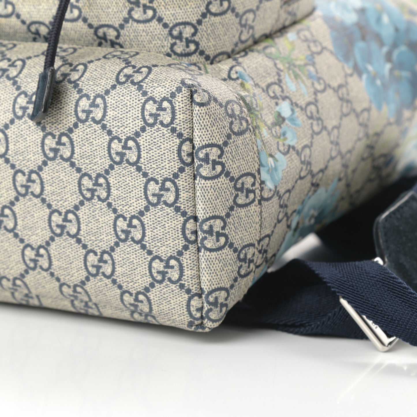 GG Supreme Monogram Blooms Small Single Buckle Backpack Beige Blue Navy