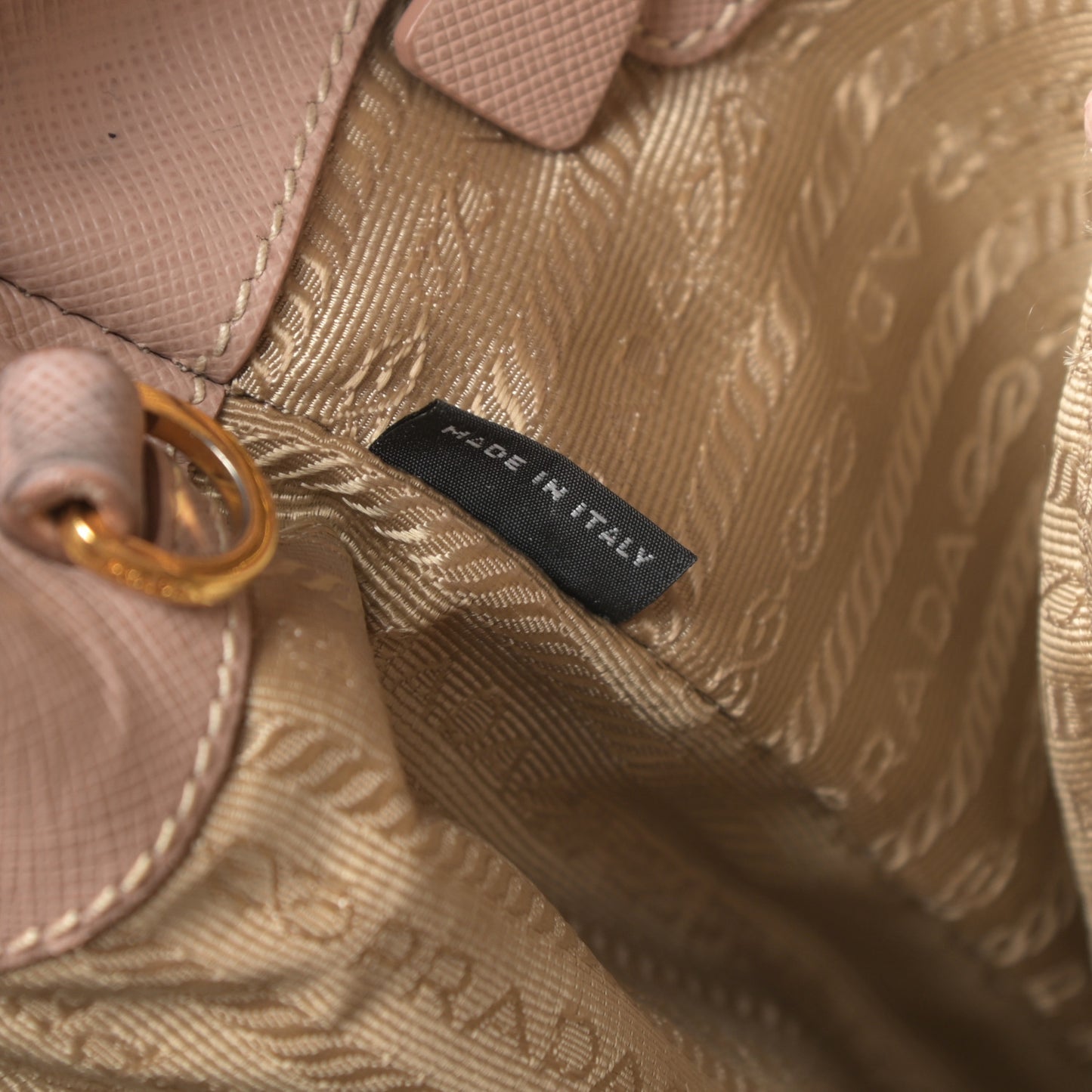 Saffiano Medium Galleria Double Zip Tote Cammeo