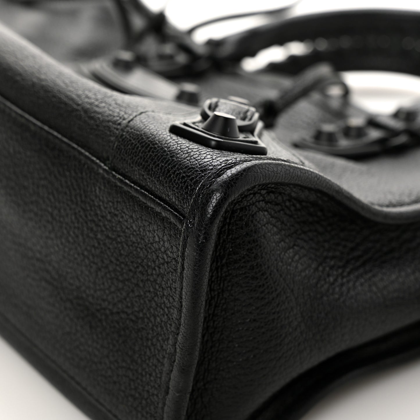 Chevre Black Metallic Edge Hardware S City Black