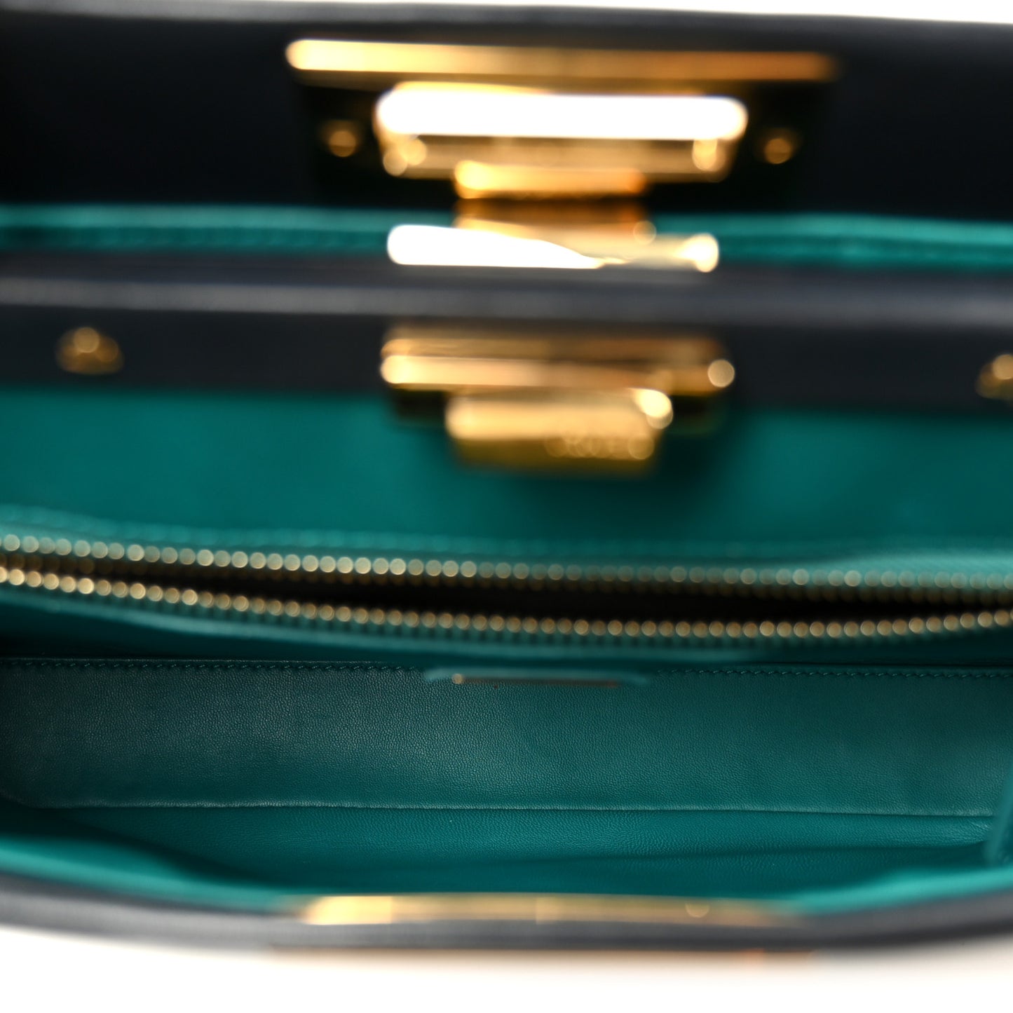 Vitello Morgan Shiny Nappa Medium Peekaboo Iconic Satchel Lavagna Lago